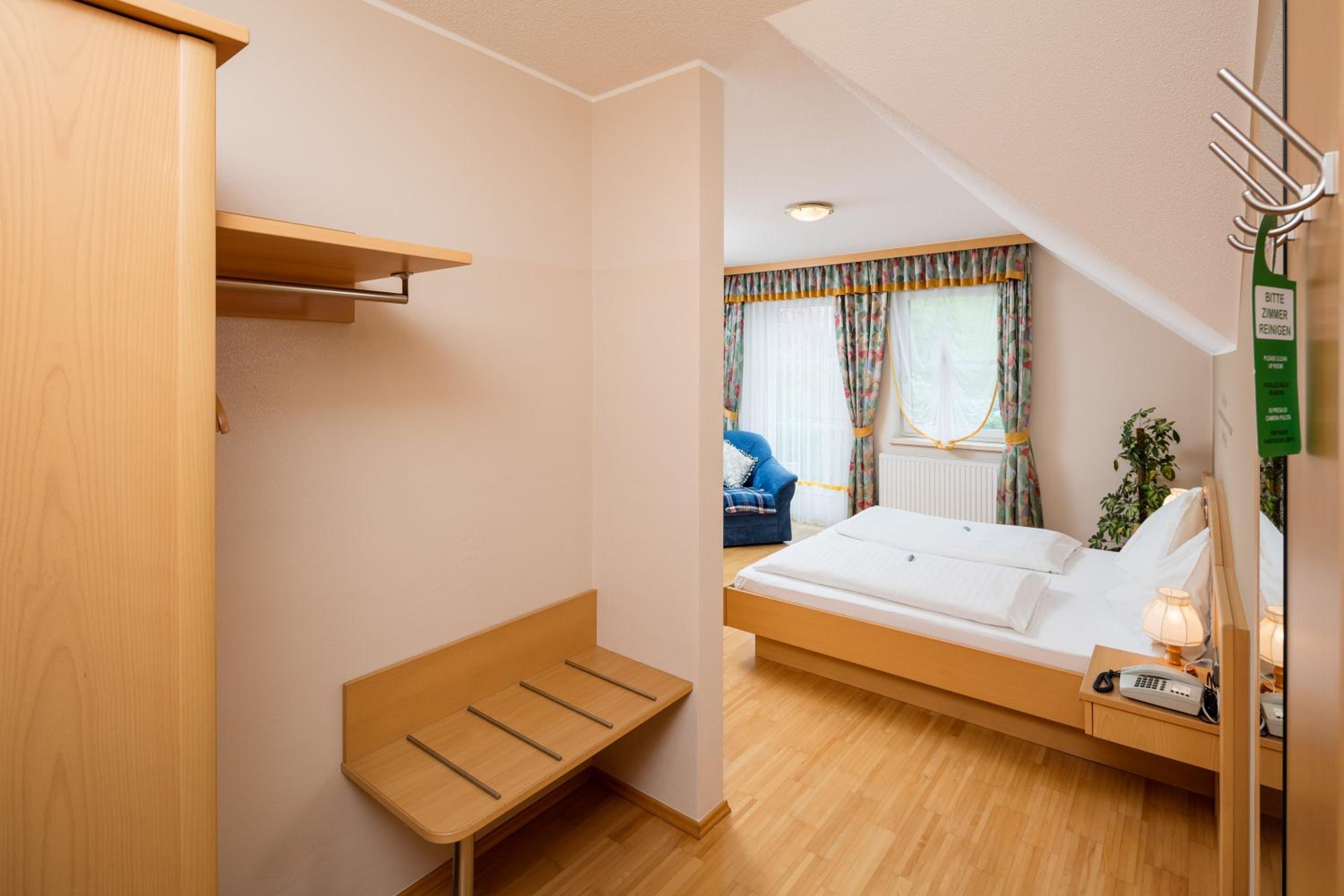Double Room with Balcony - Photo 5