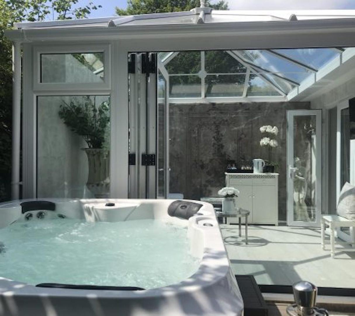 Double Room with Patio and Spa Bath - Photo 4