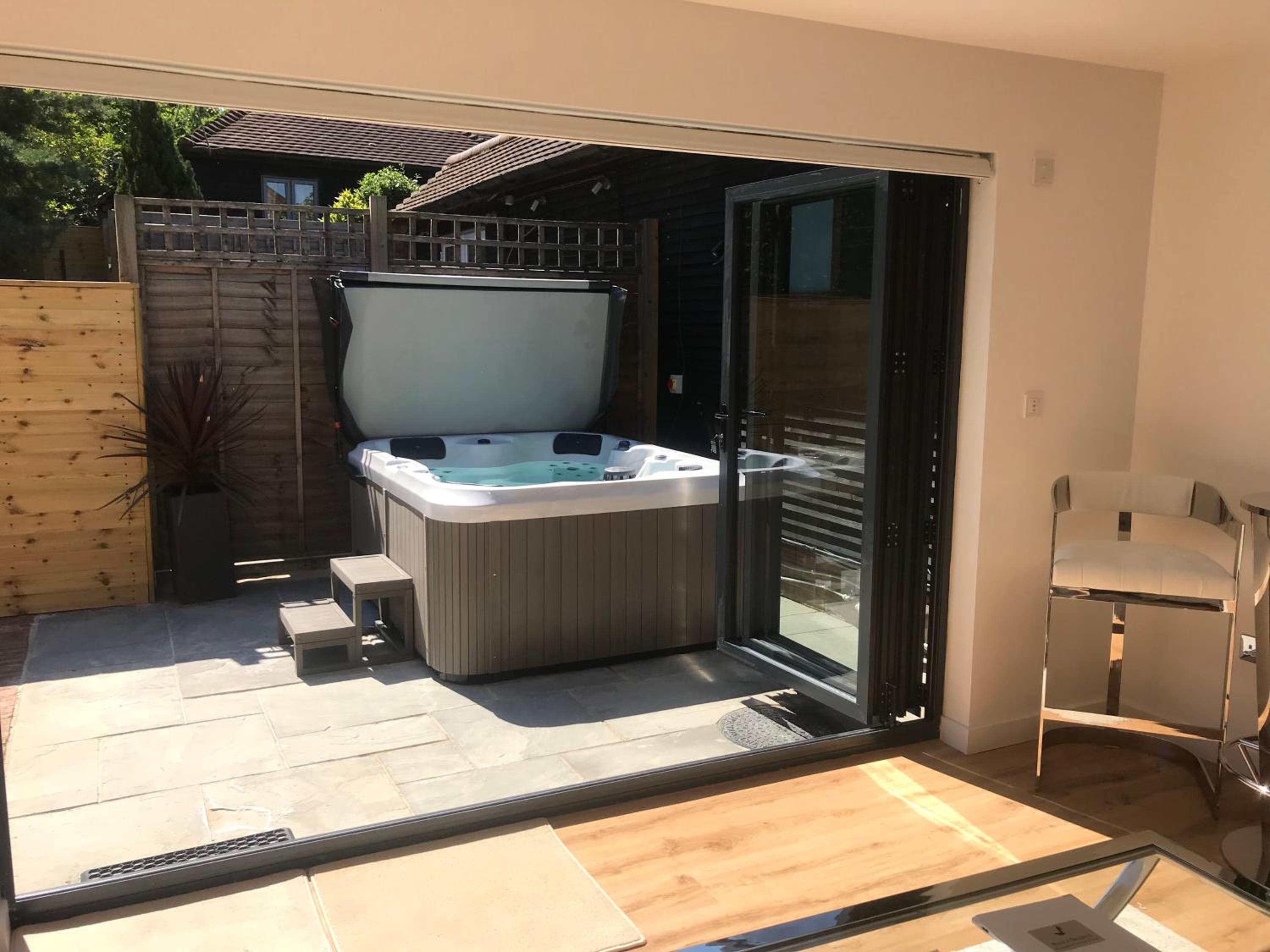 King Suite with Spa Bath - Photo 5