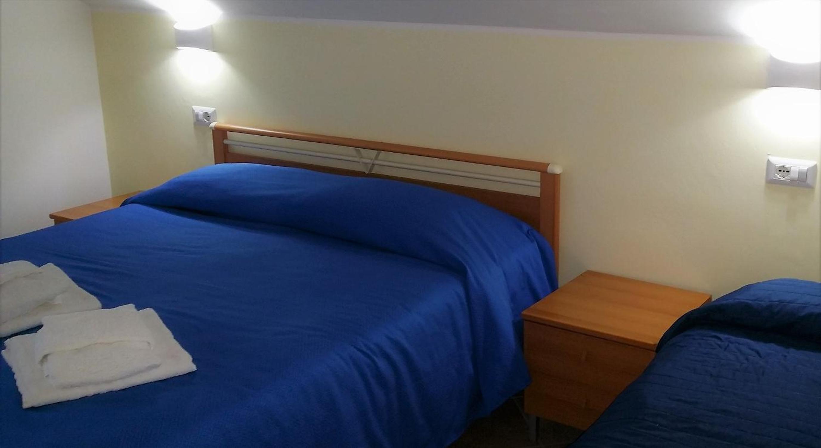 Junior Suite with Balcony - Photo 4