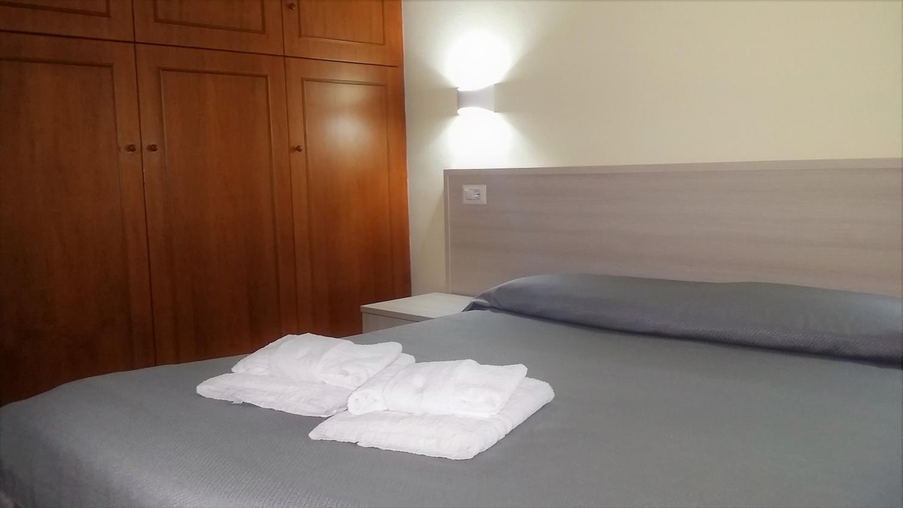 Junior Suite with Balcony - Photo 5