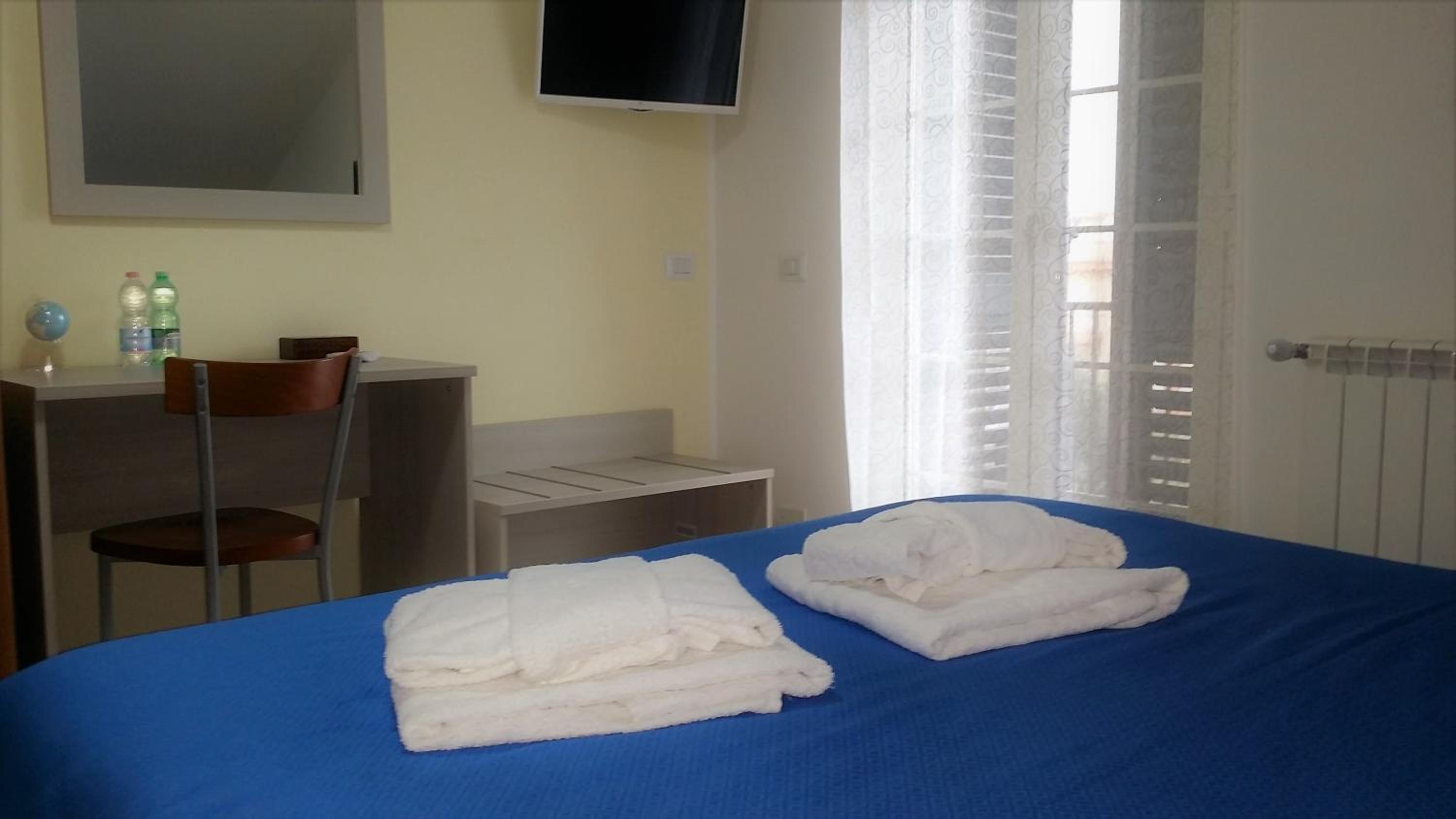 Junior Suite with Balcony - Photo 7