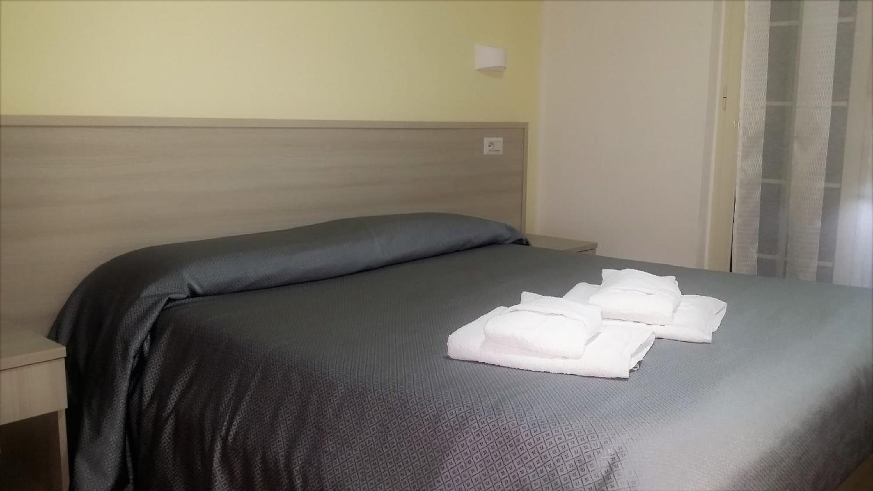 Junior Suite with Balcony - Photo 2
