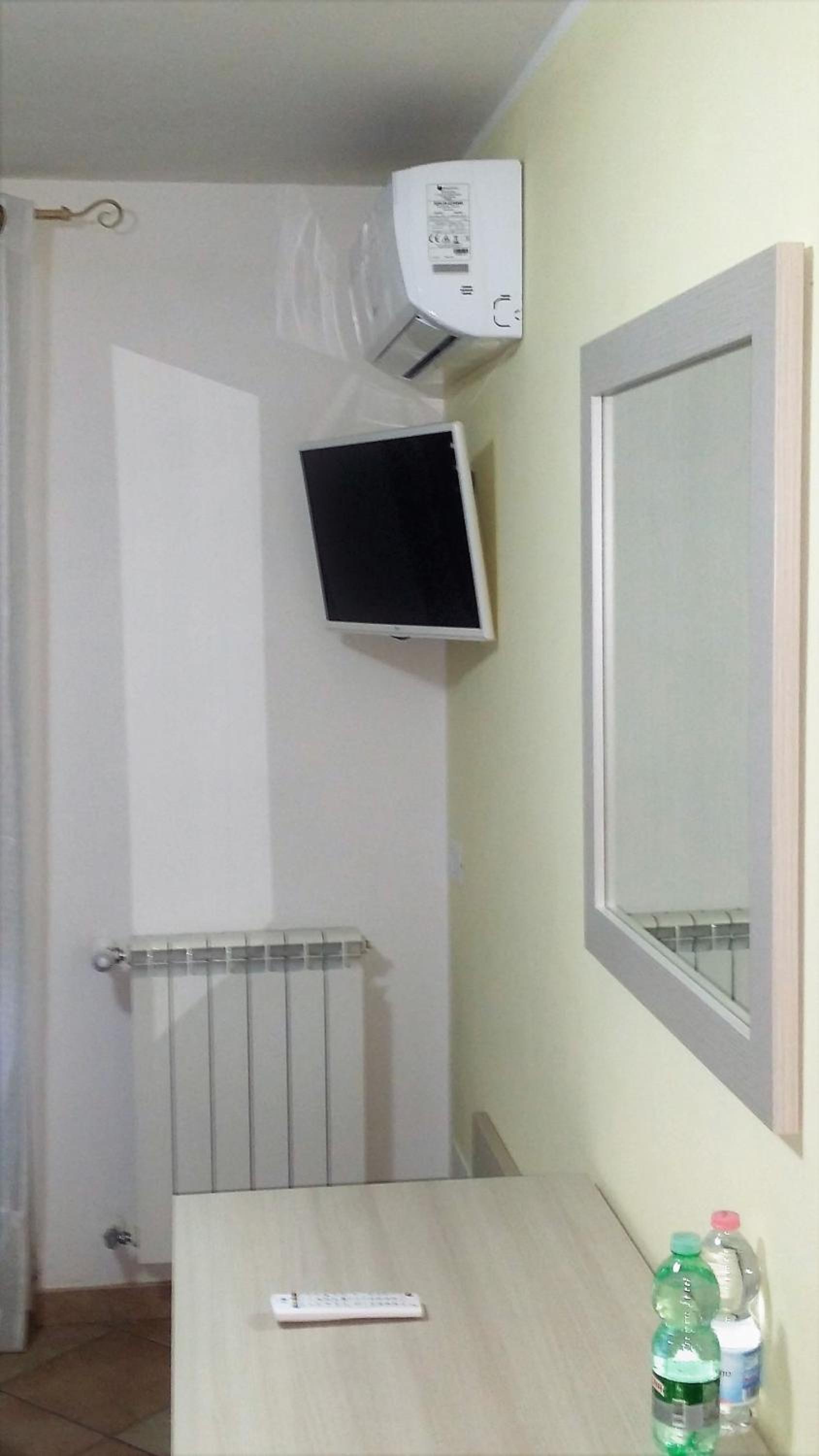 Junior Suite with Balcony - Photo 3