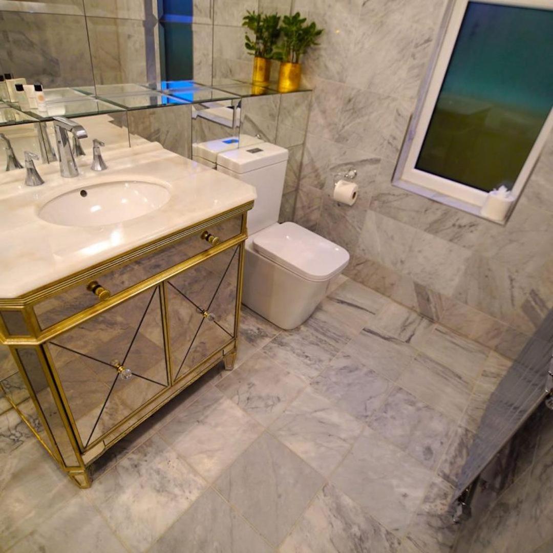 Queen Suite with Spa Bath - Photo 3