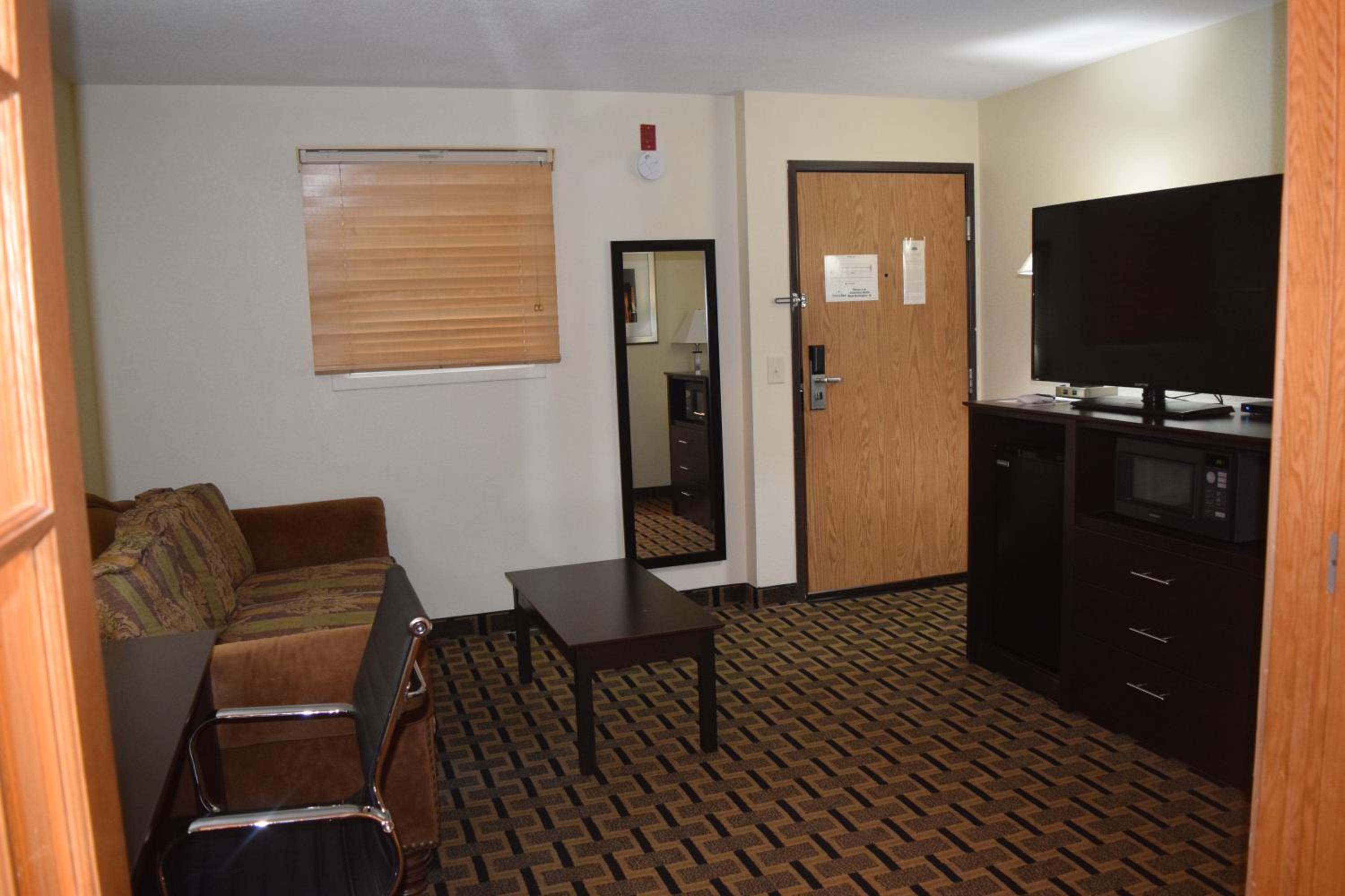 One-Bedroom King Suite - Non-Smoking - Photo 1