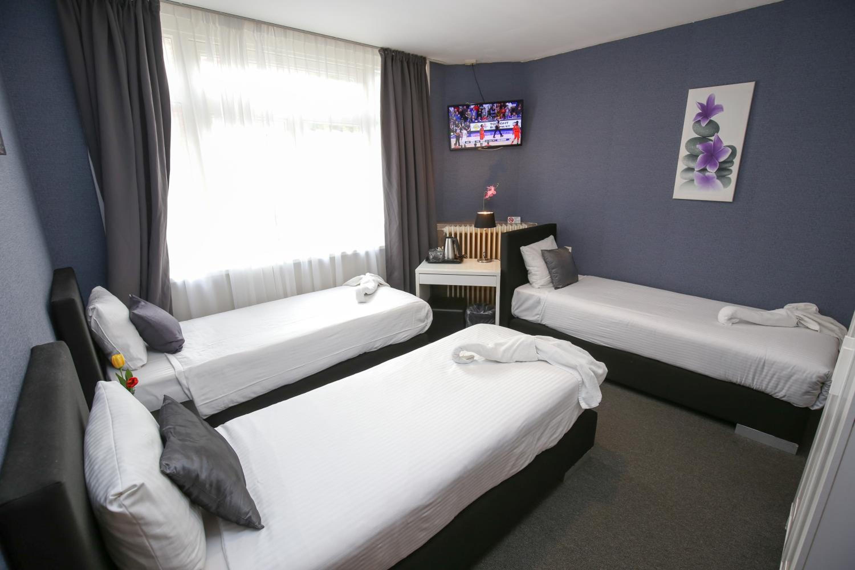 Triple Room with Private Bathroom