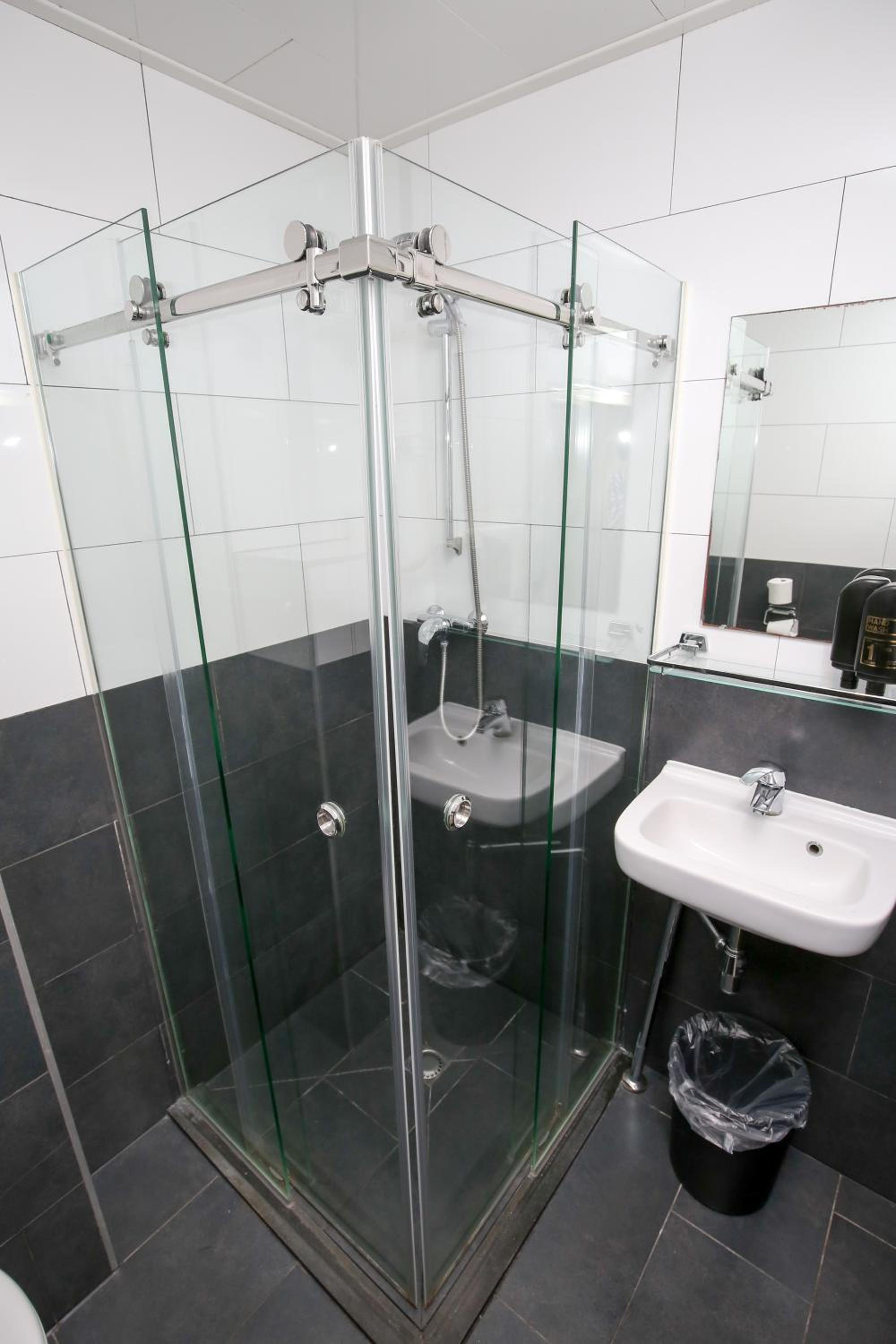Triple Room with Private Bathroom thumbnail 5