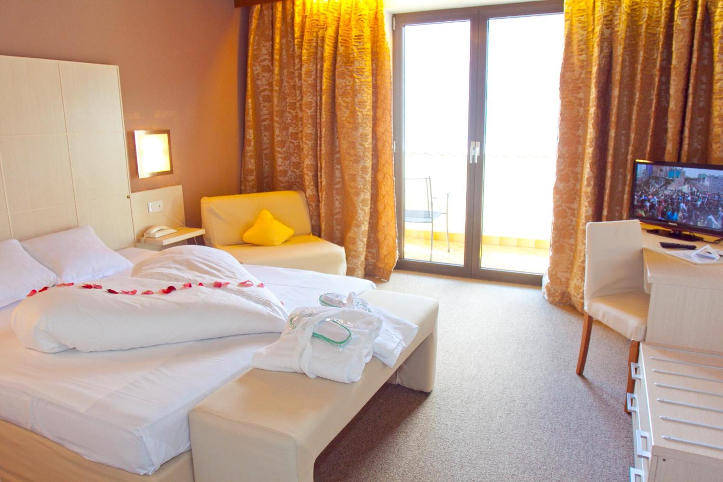 Double or Twin Room - Photo 1