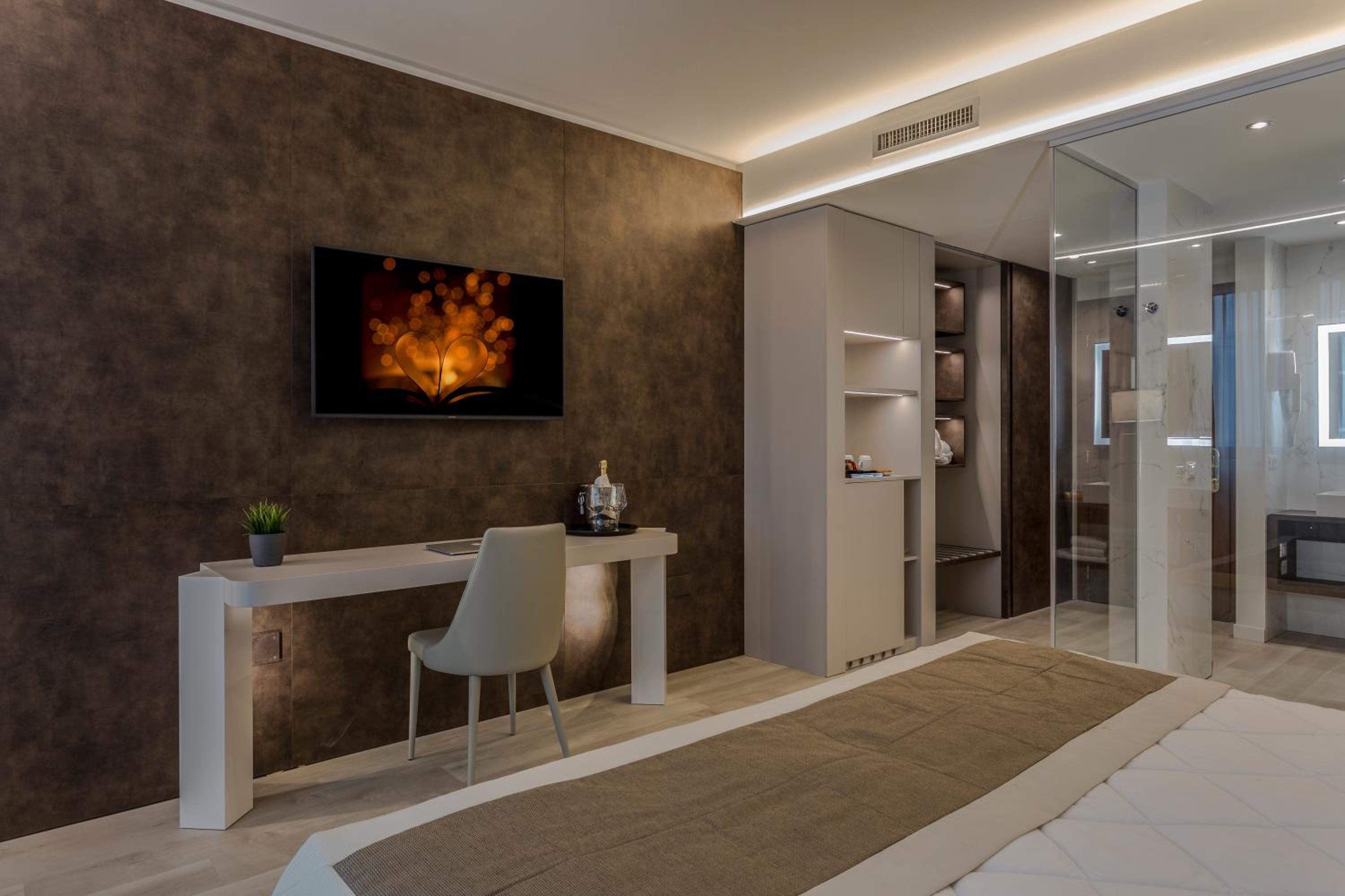 Superior Double or Twin Room - Photo 2