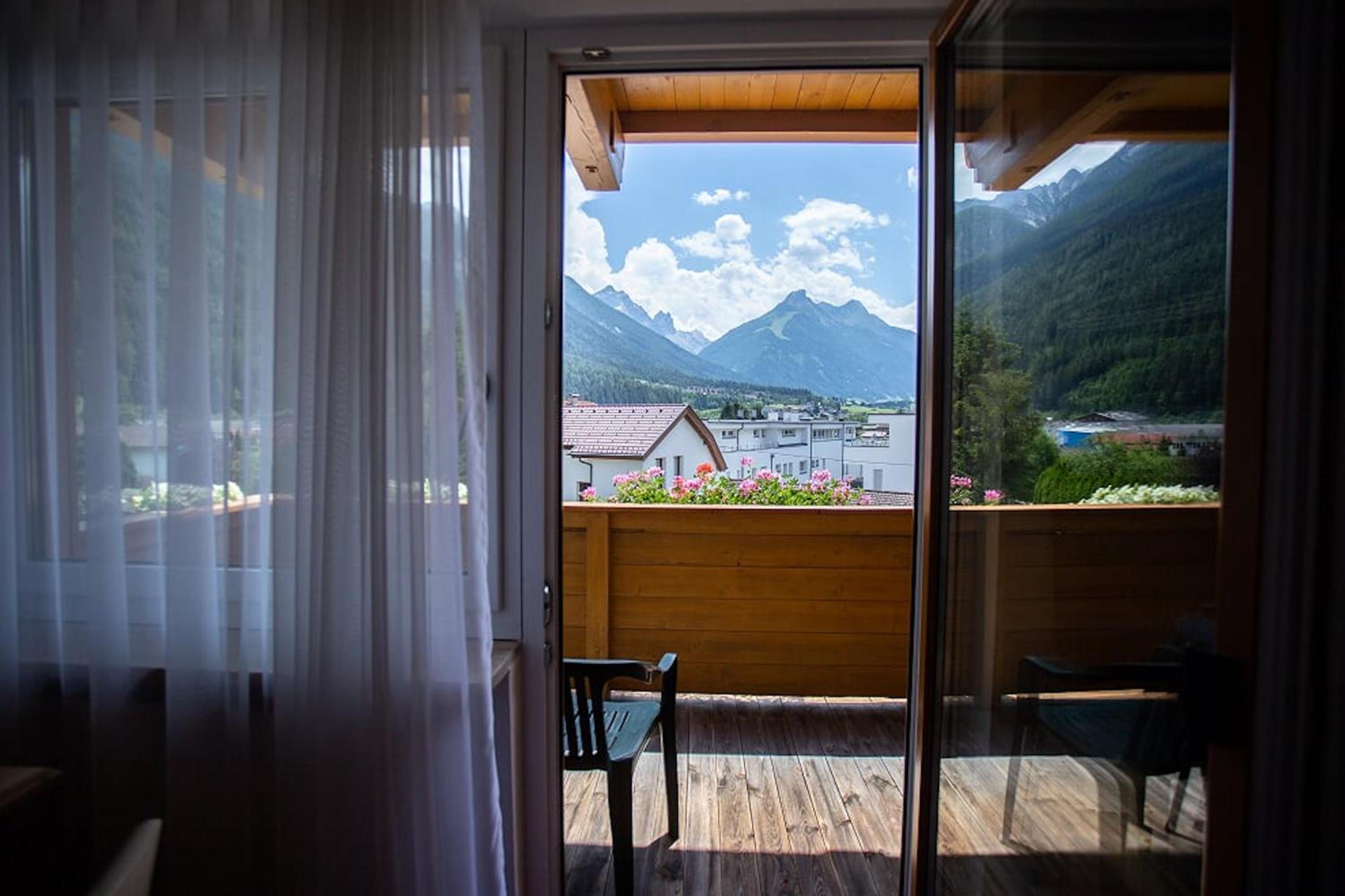 Junior Suite with Garden View - Photo 2