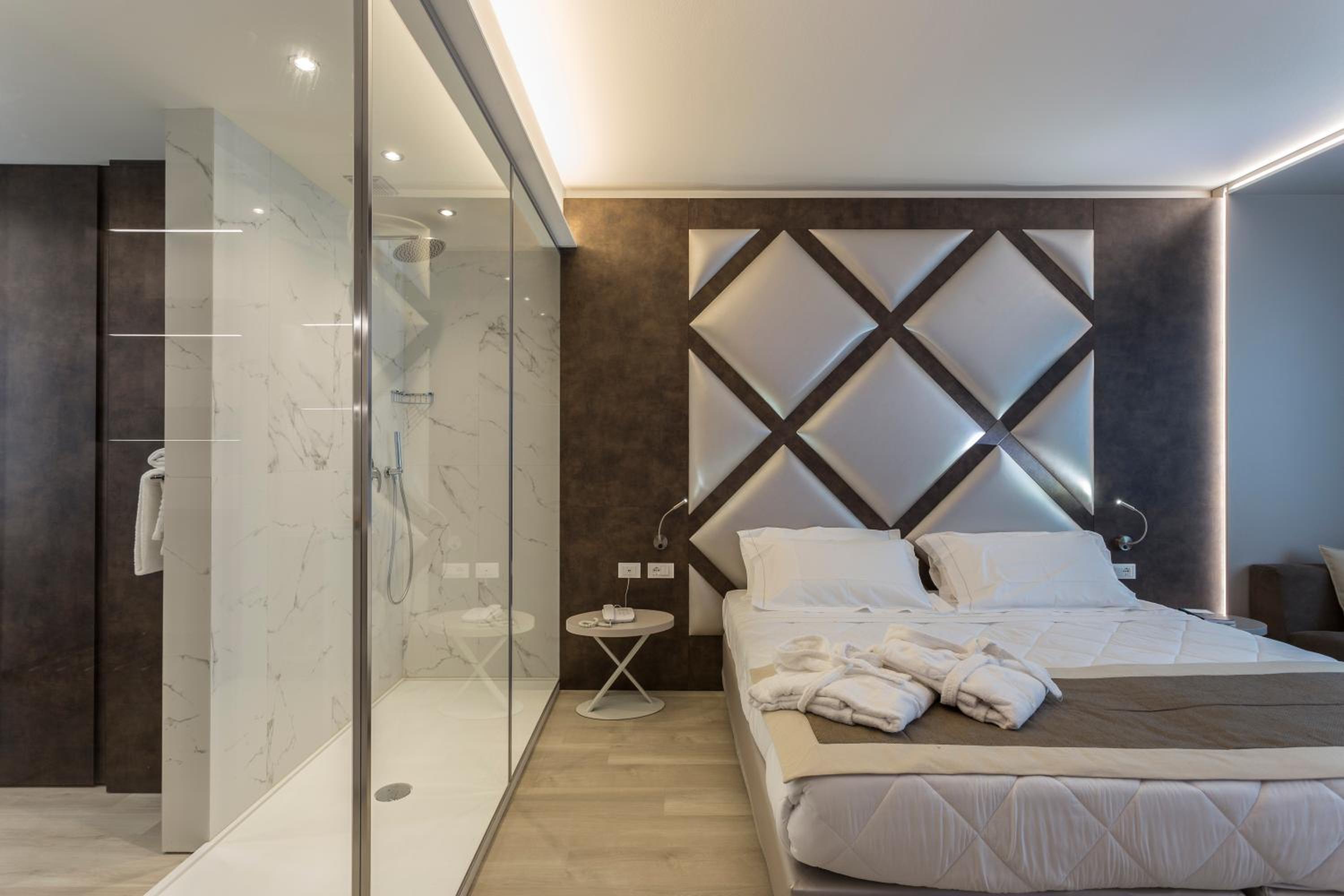 Superior Double or Twin Room - Photo 8