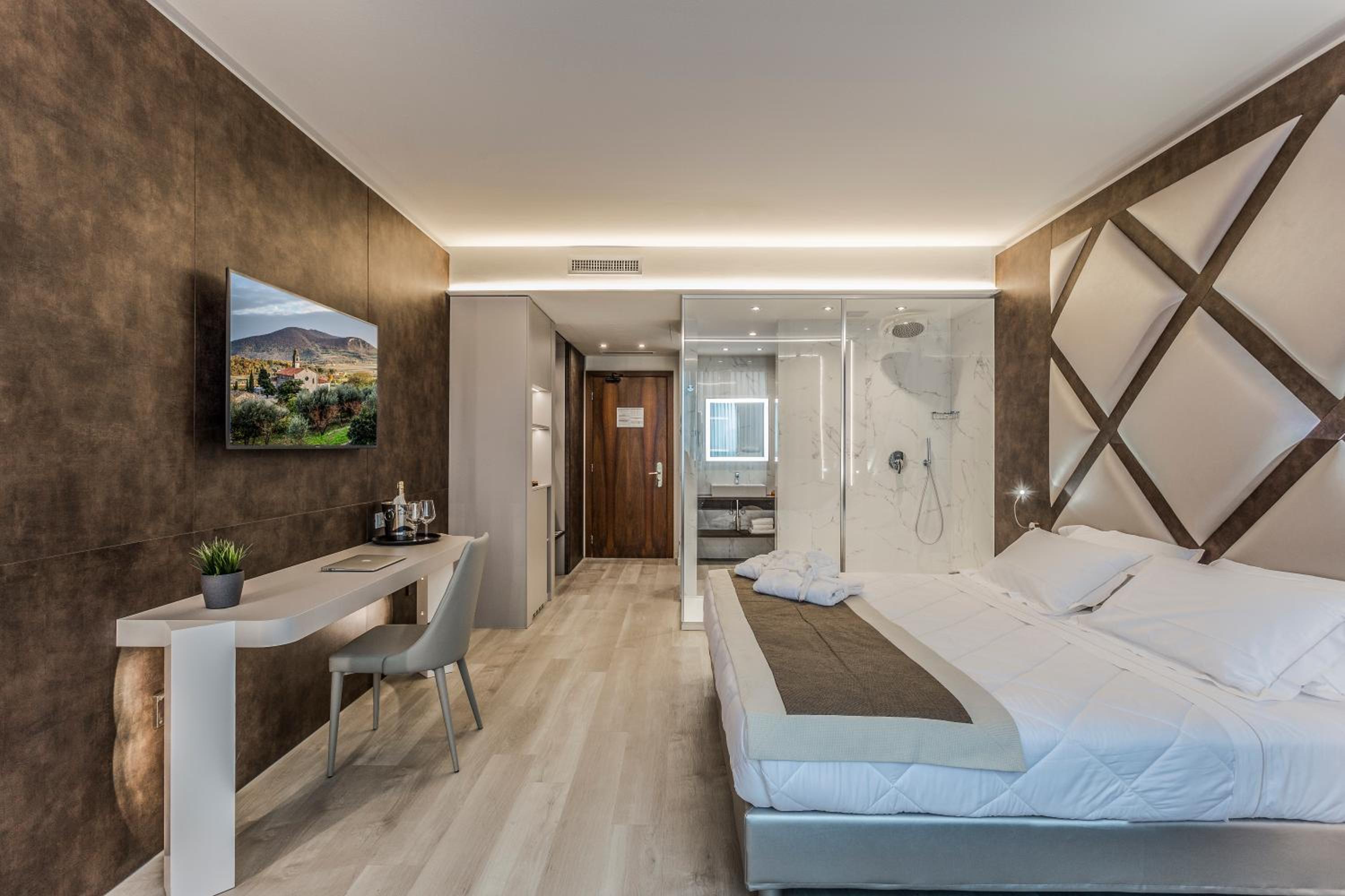 Superior Double or Twin Room - Photo 1