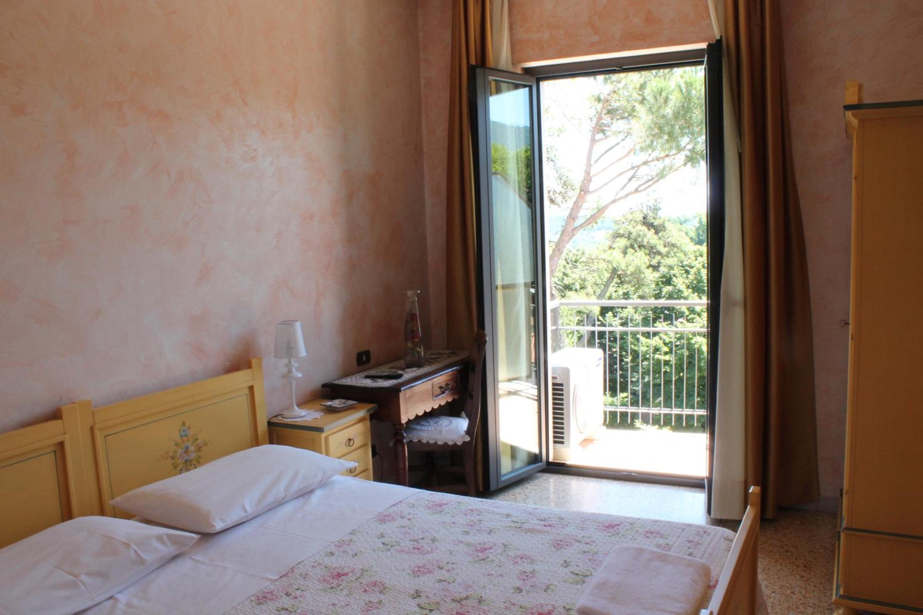 Double or Twin Room photo 2