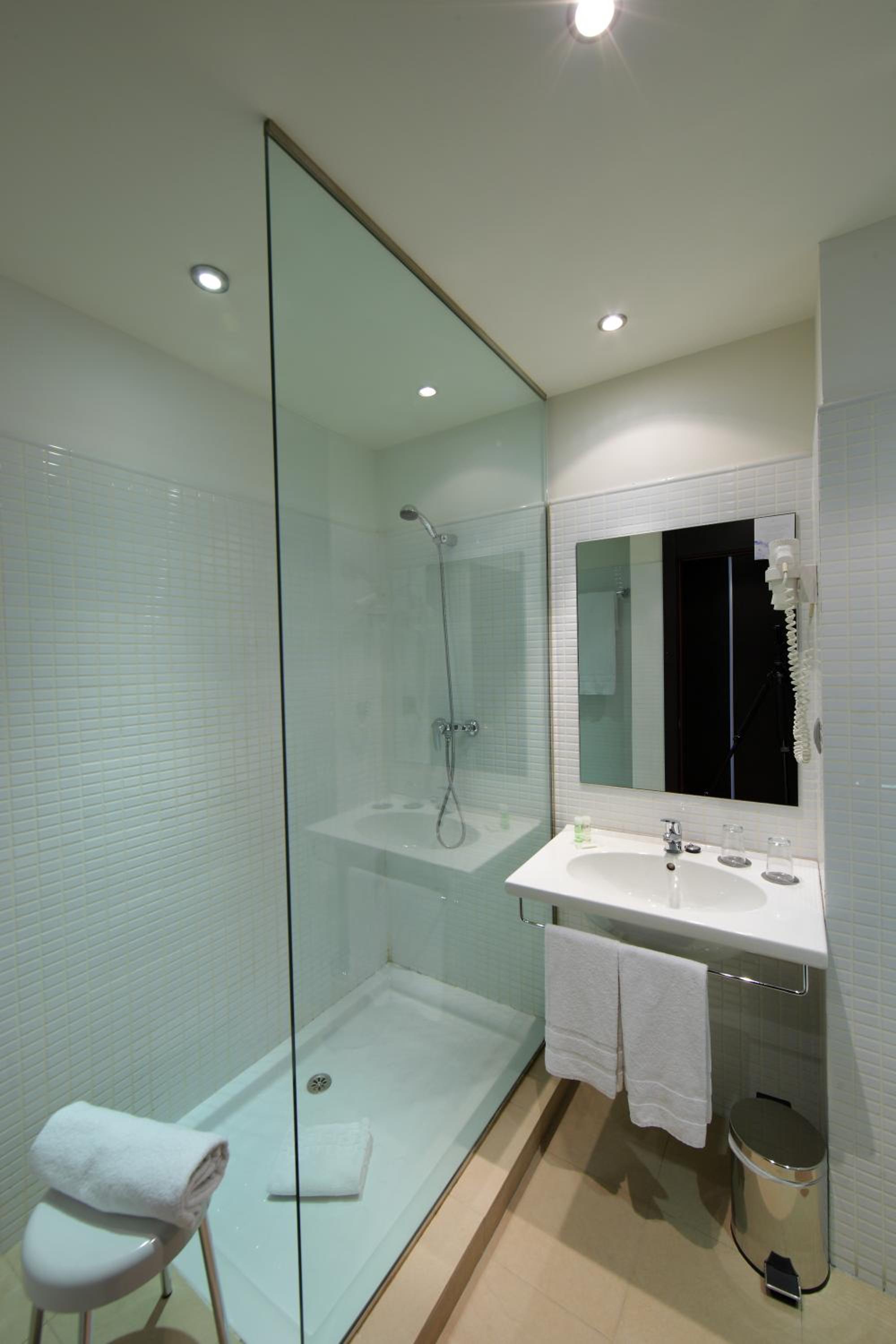 Standard Double Room - Photo 4