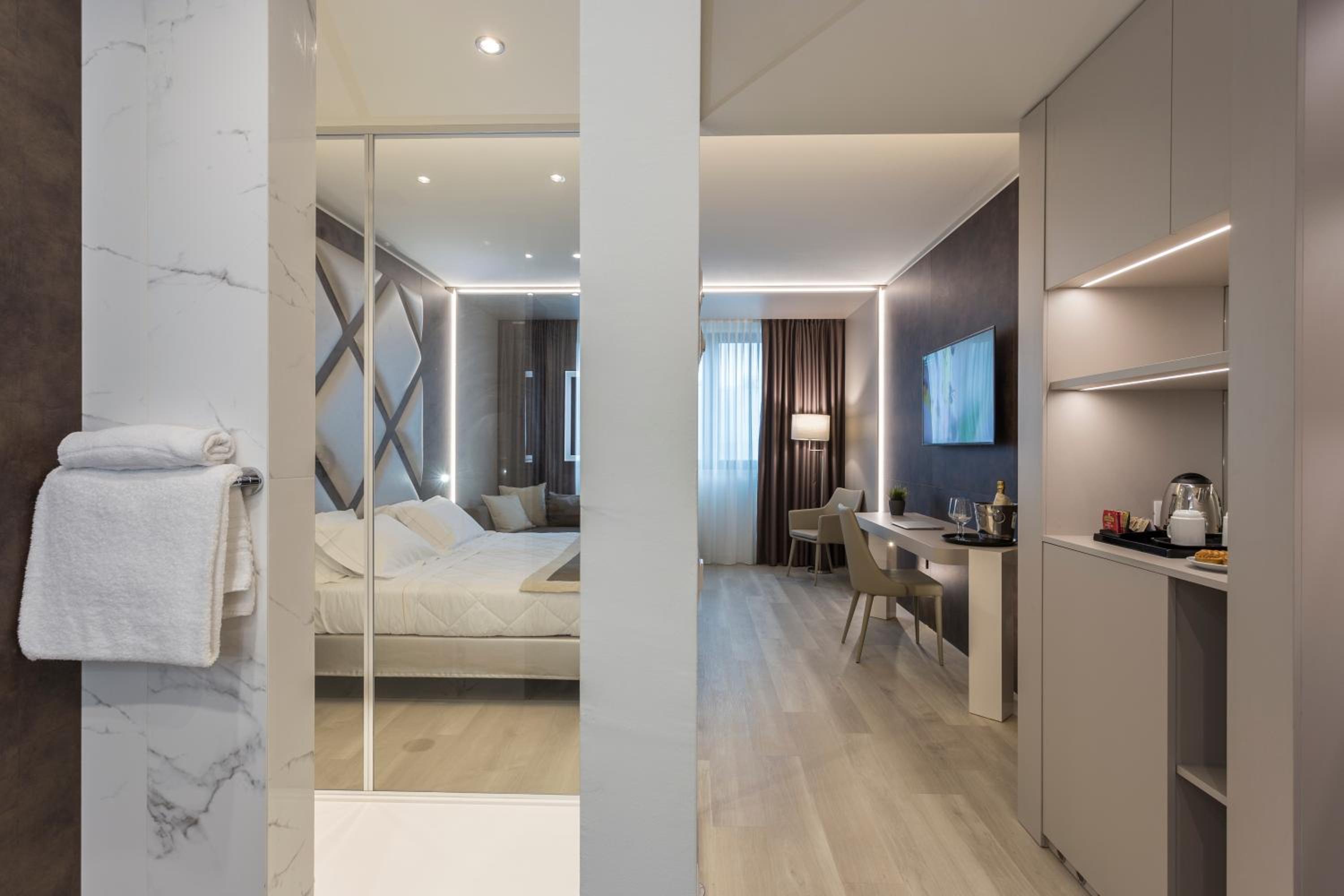 Superior Double or Twin Room - Photo 3