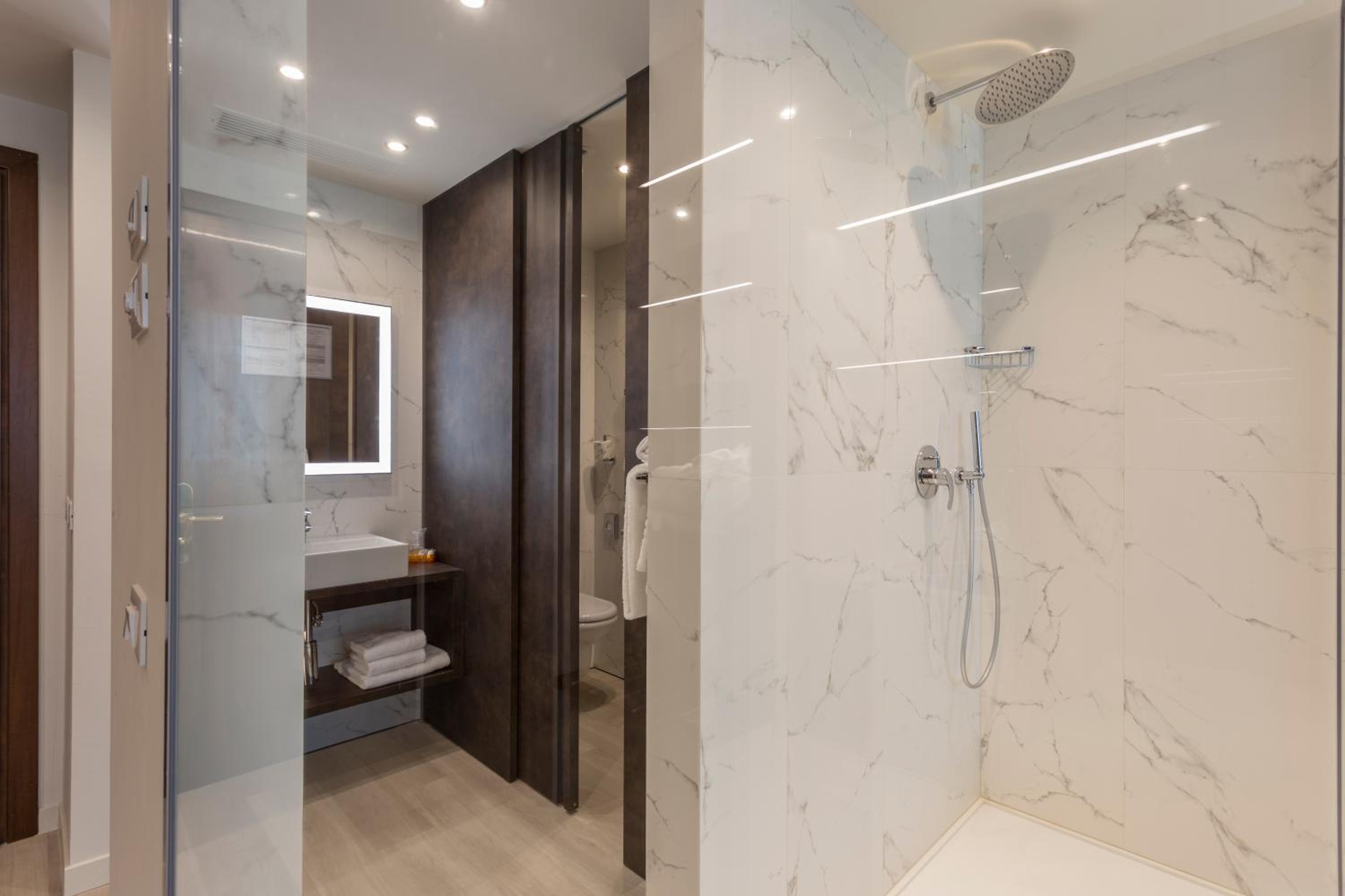 Superior Double or Twin Room - Photo 4