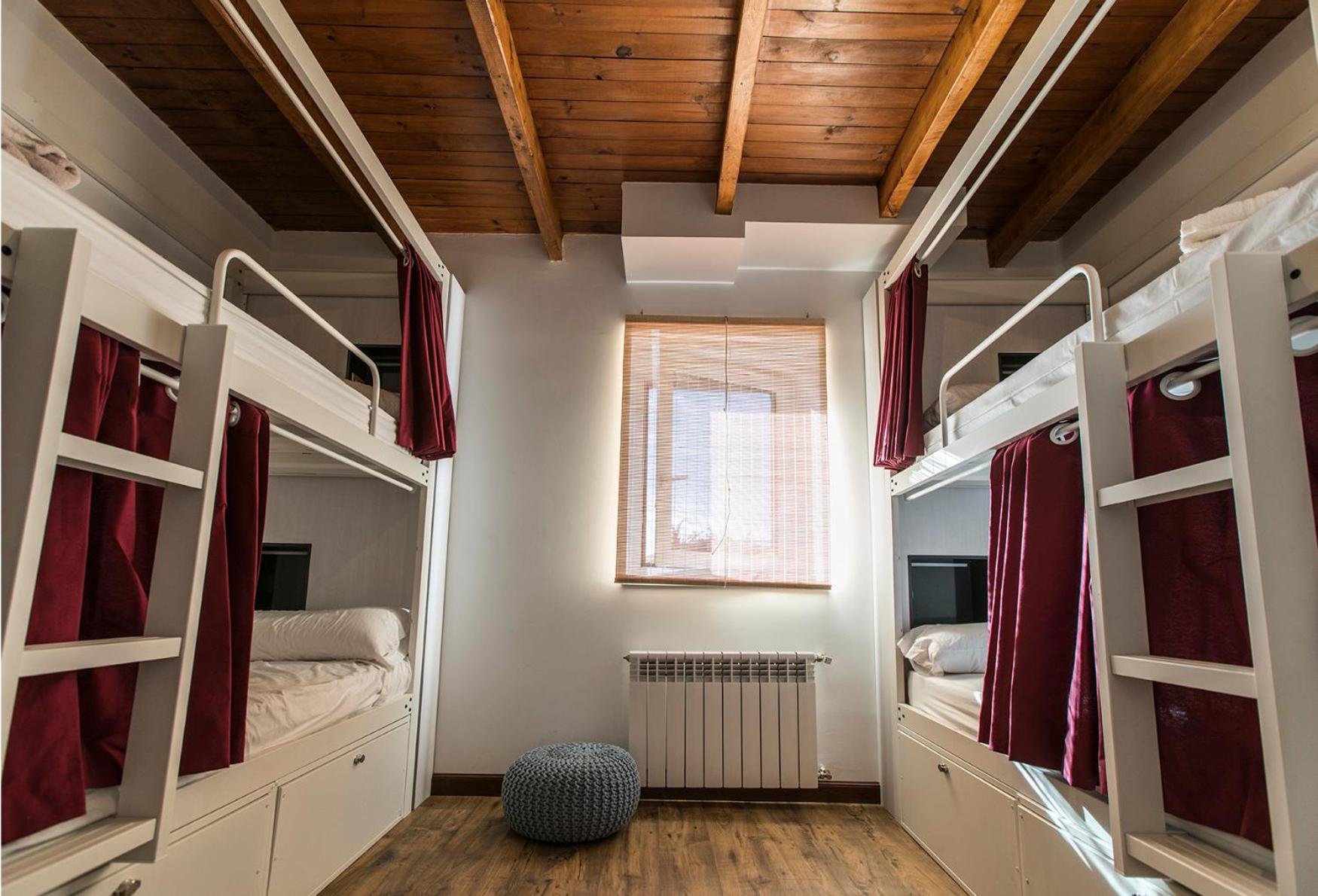 Single Bed in 4-Bed Dormitory Room photo 3