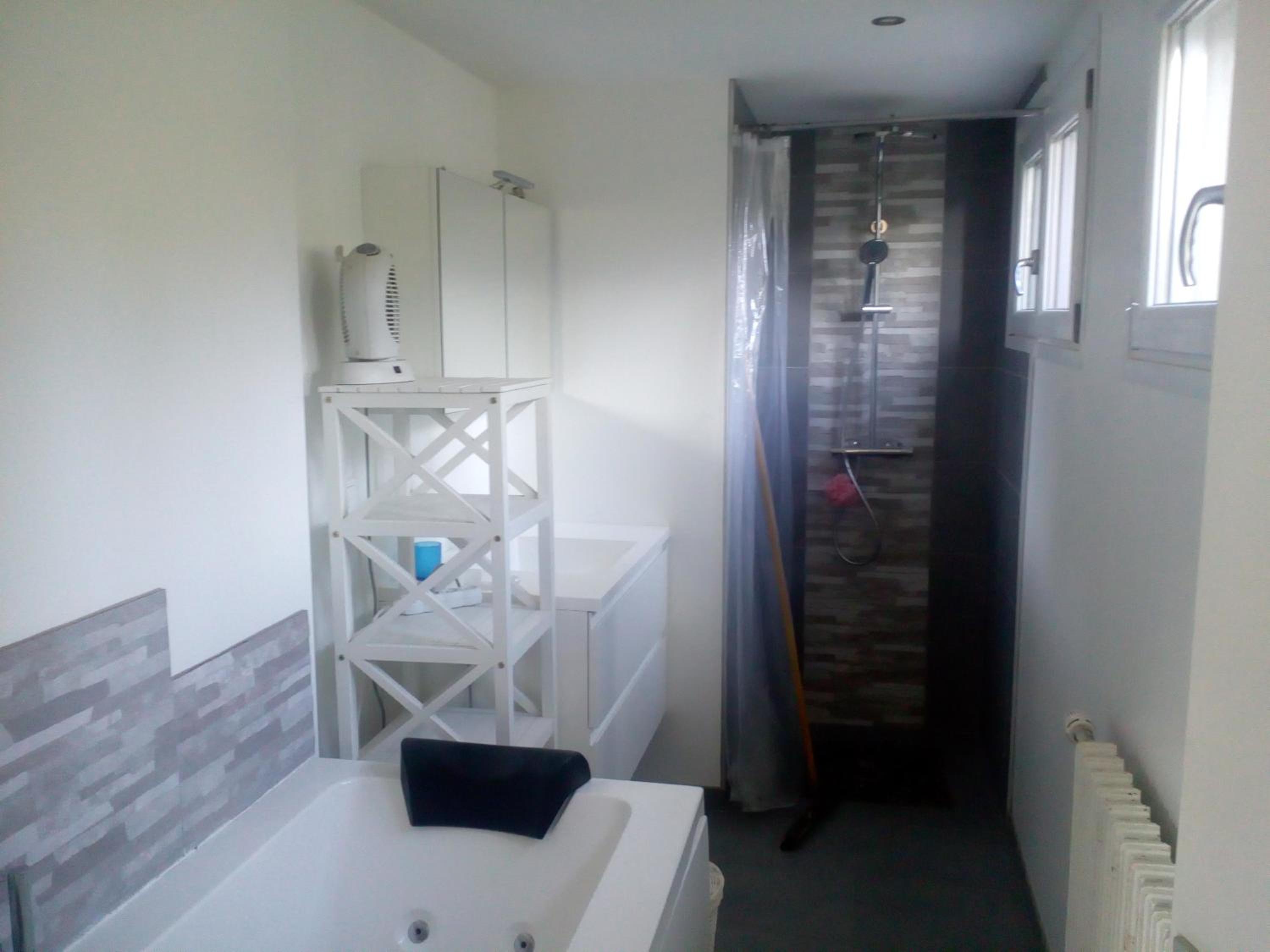 Triple Room with Bath - Photo 2