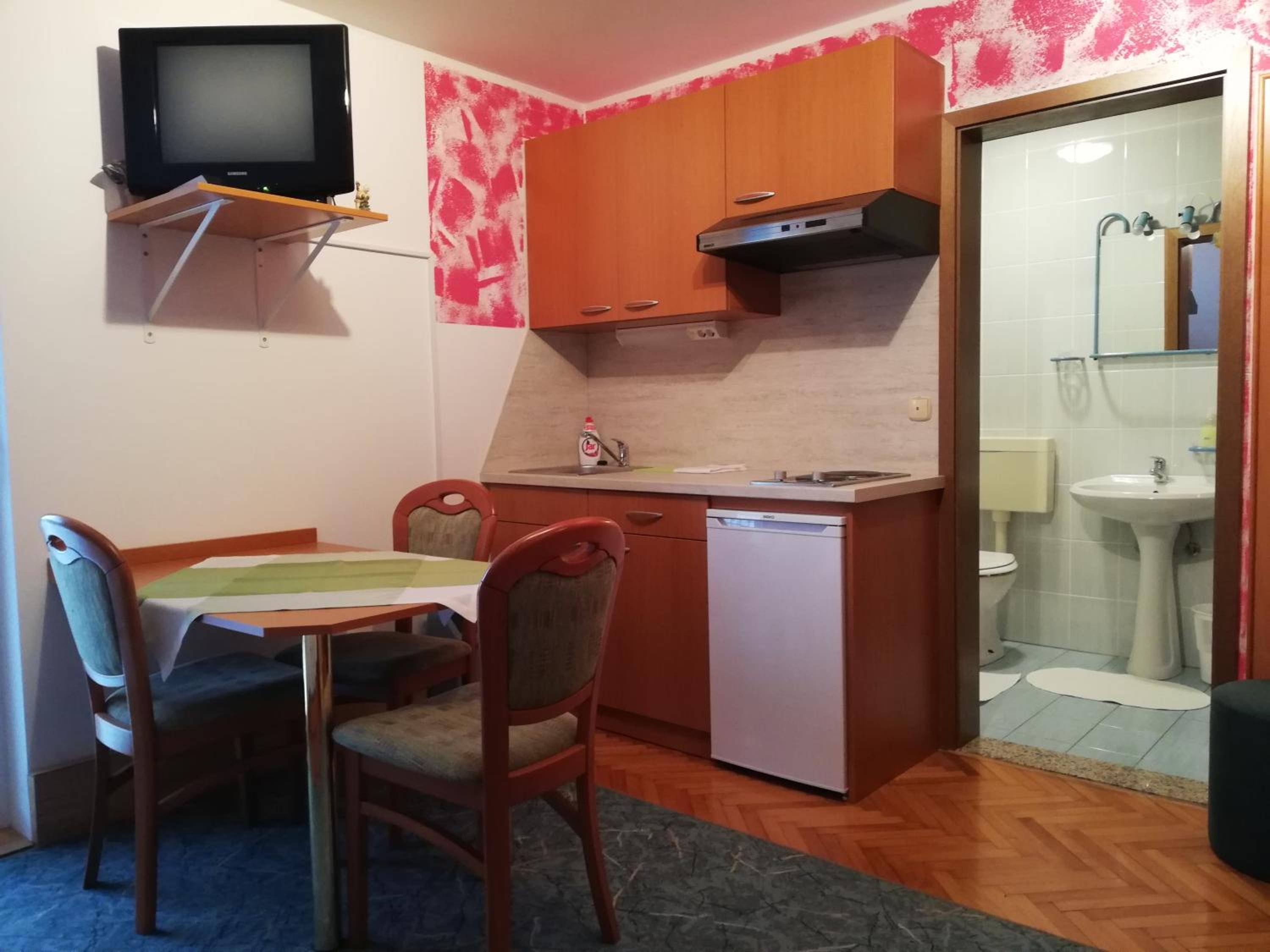 Studio Apartment - Photo 5