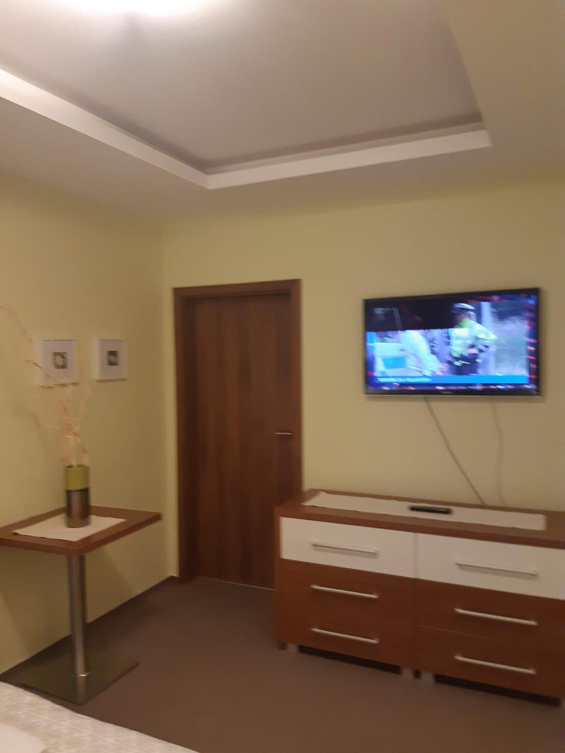 Suite - Photo 1