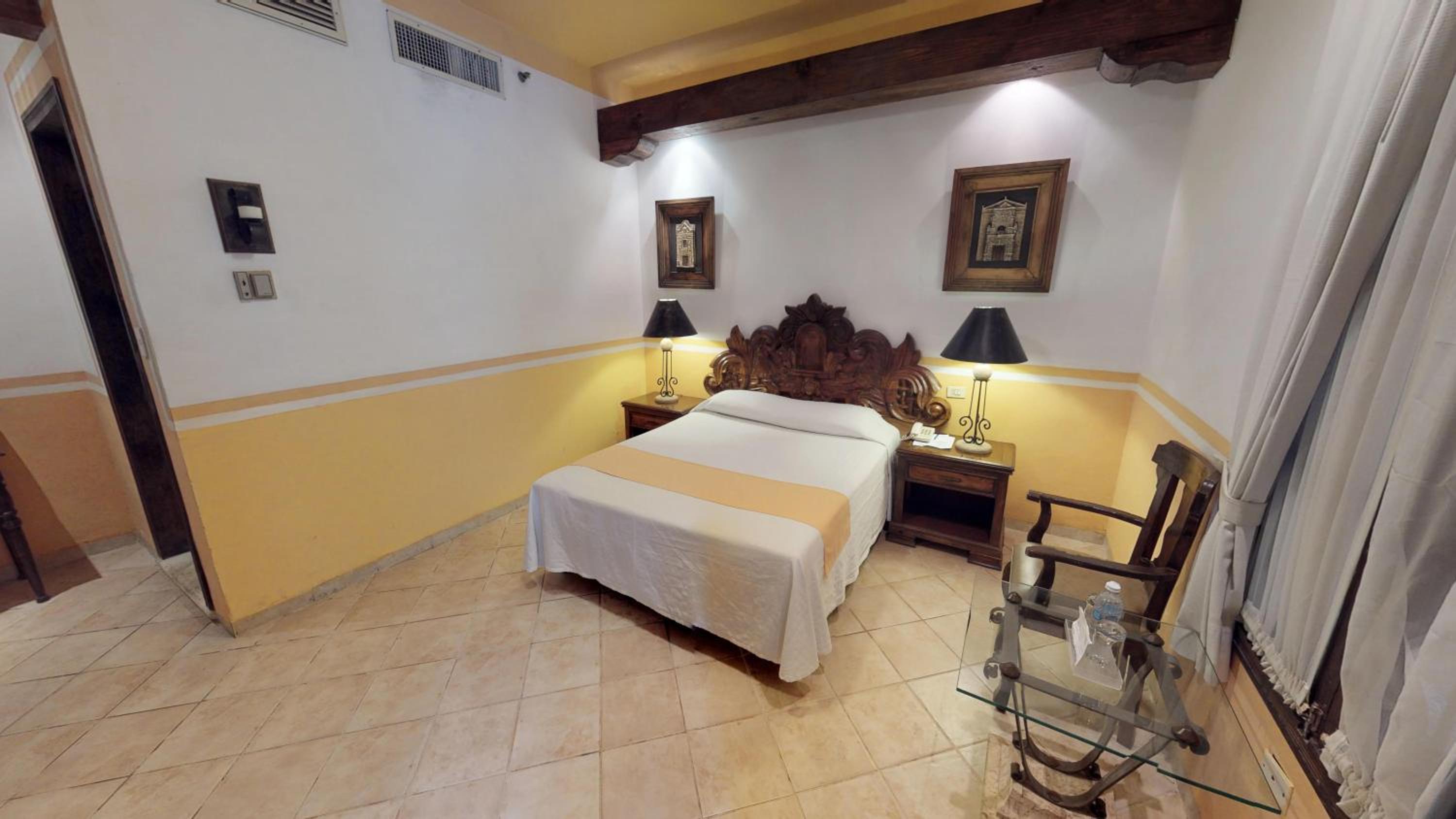 Standard Room with One Queen Bed - Photo 8