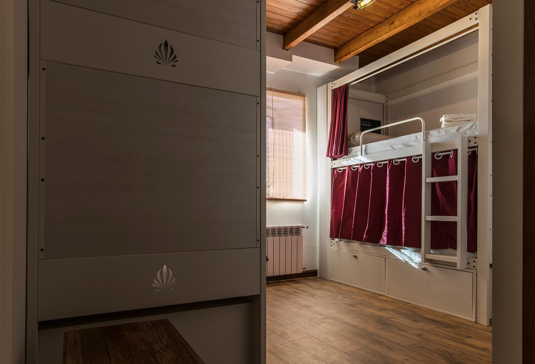 Single Bed in 4-Bed Dormitory Room photo 1