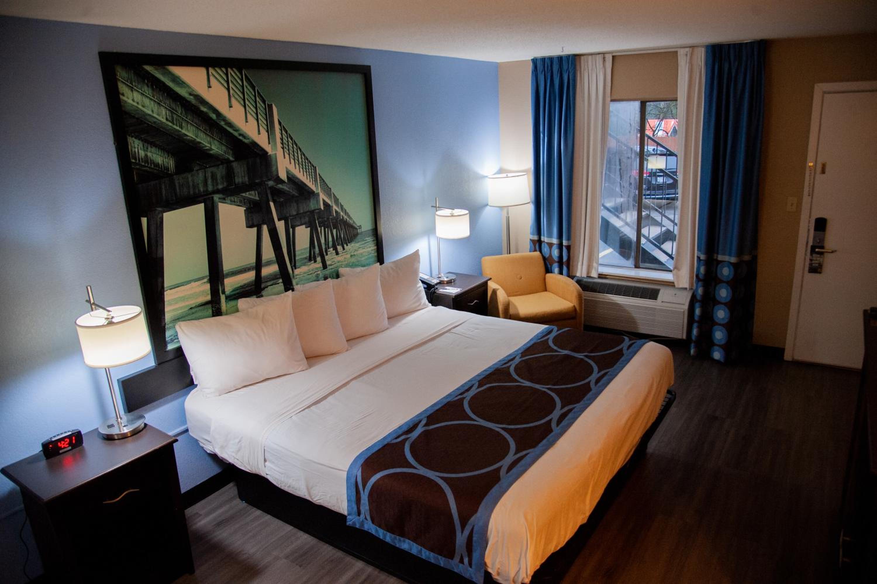 Standard King Room - Non-Smoking