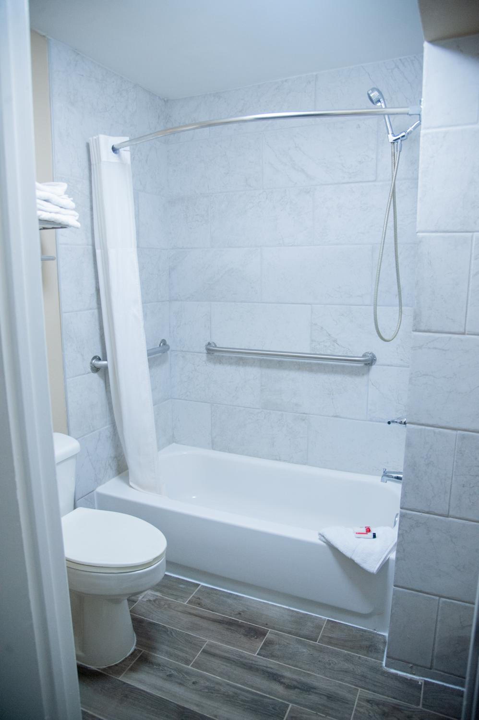 Deluxe Double Room With Two Double Beds - Non-Smoking photo 3