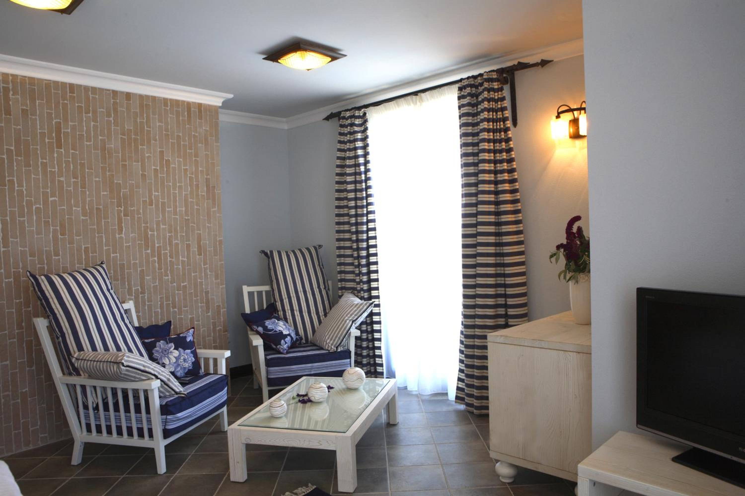 Deluxe Double Room with Balcony and Sea View photo 3