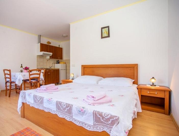 Studio Apartment photo 1