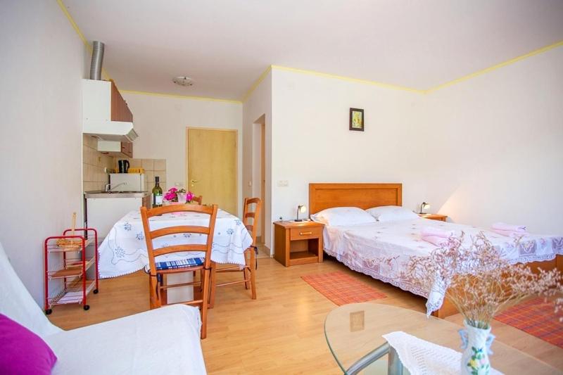 Studio Apartment photo 3