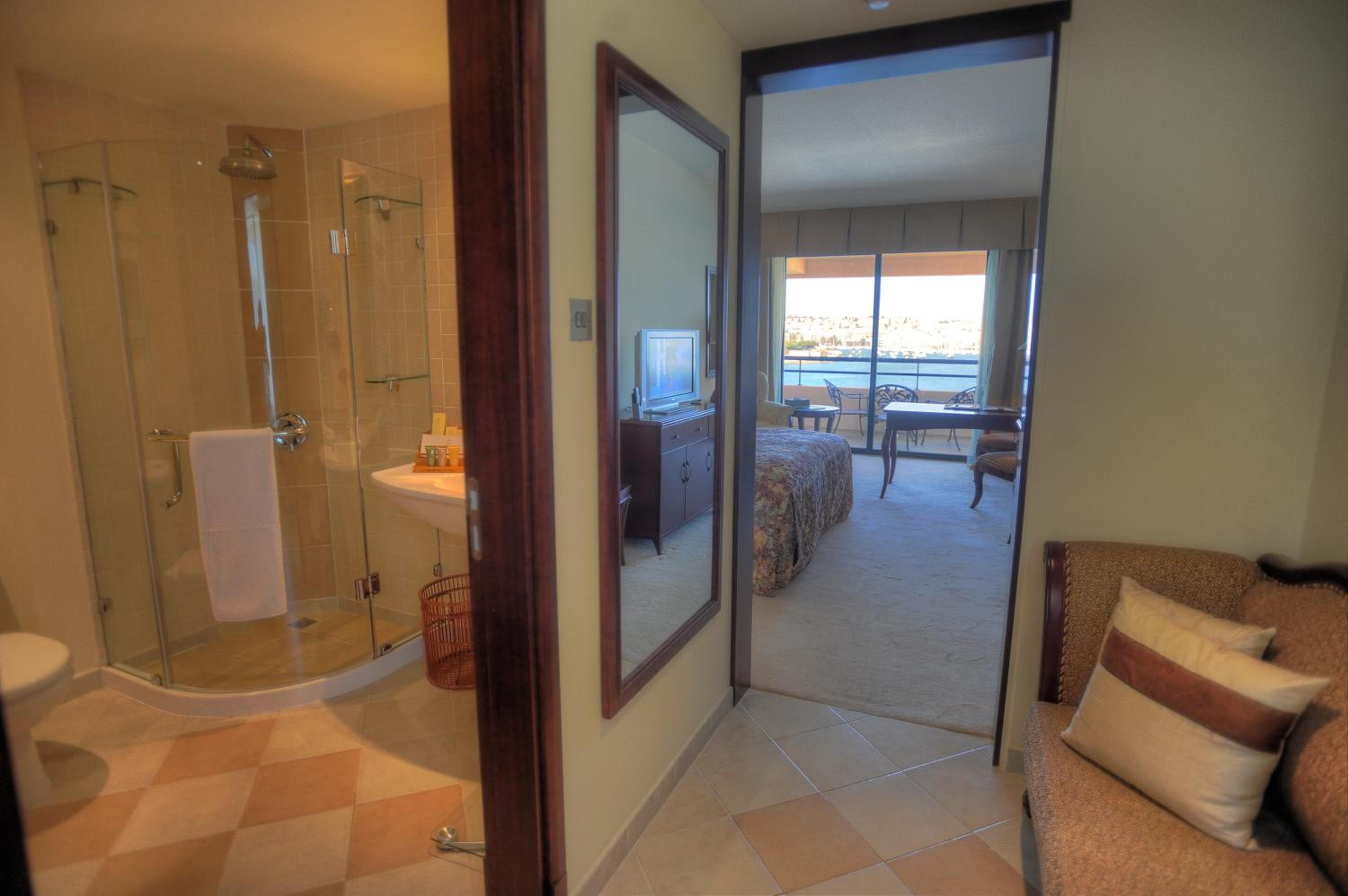 Deluxe Double Room with Full Sea View - Photo 4