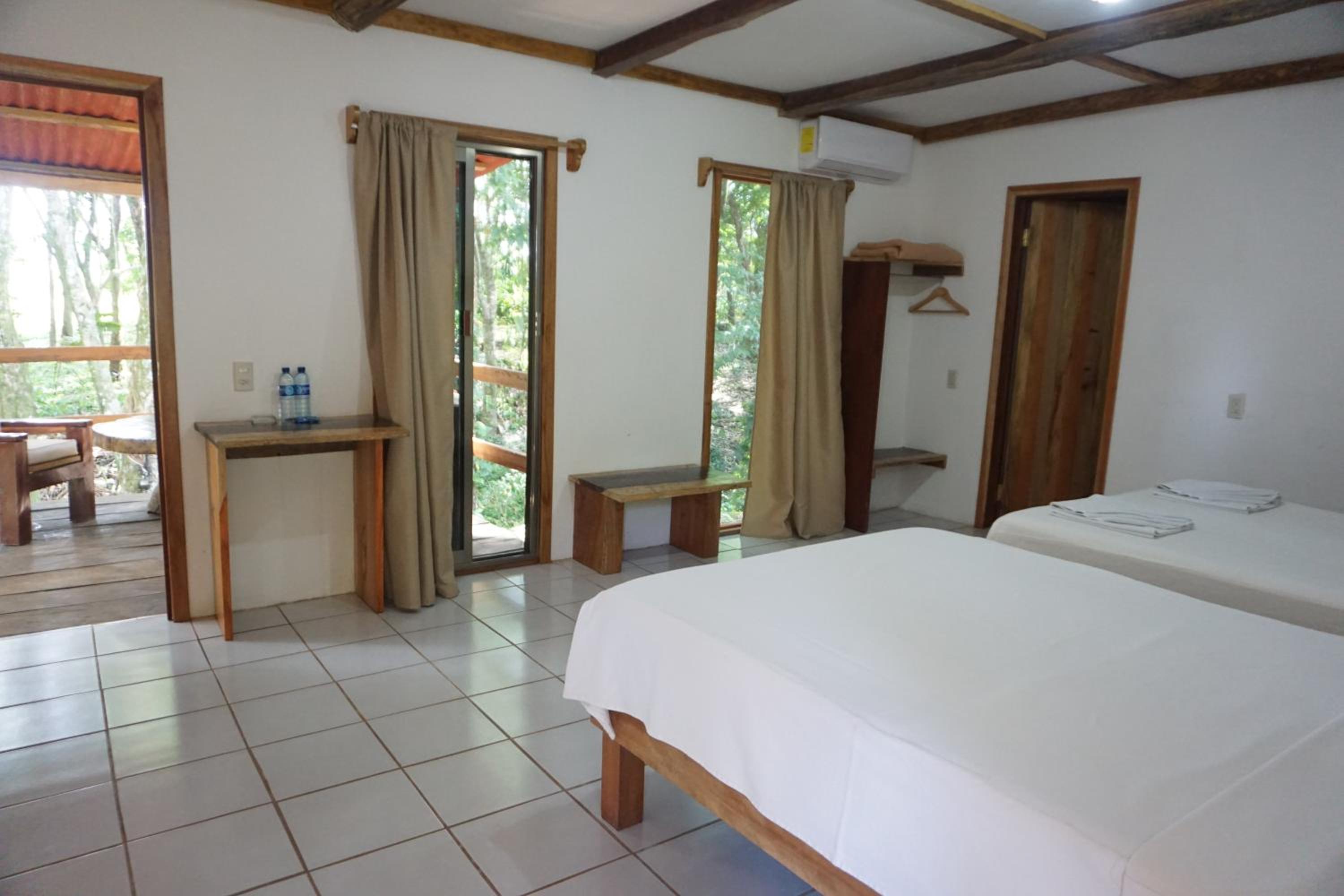 Twin Room - Photo 2