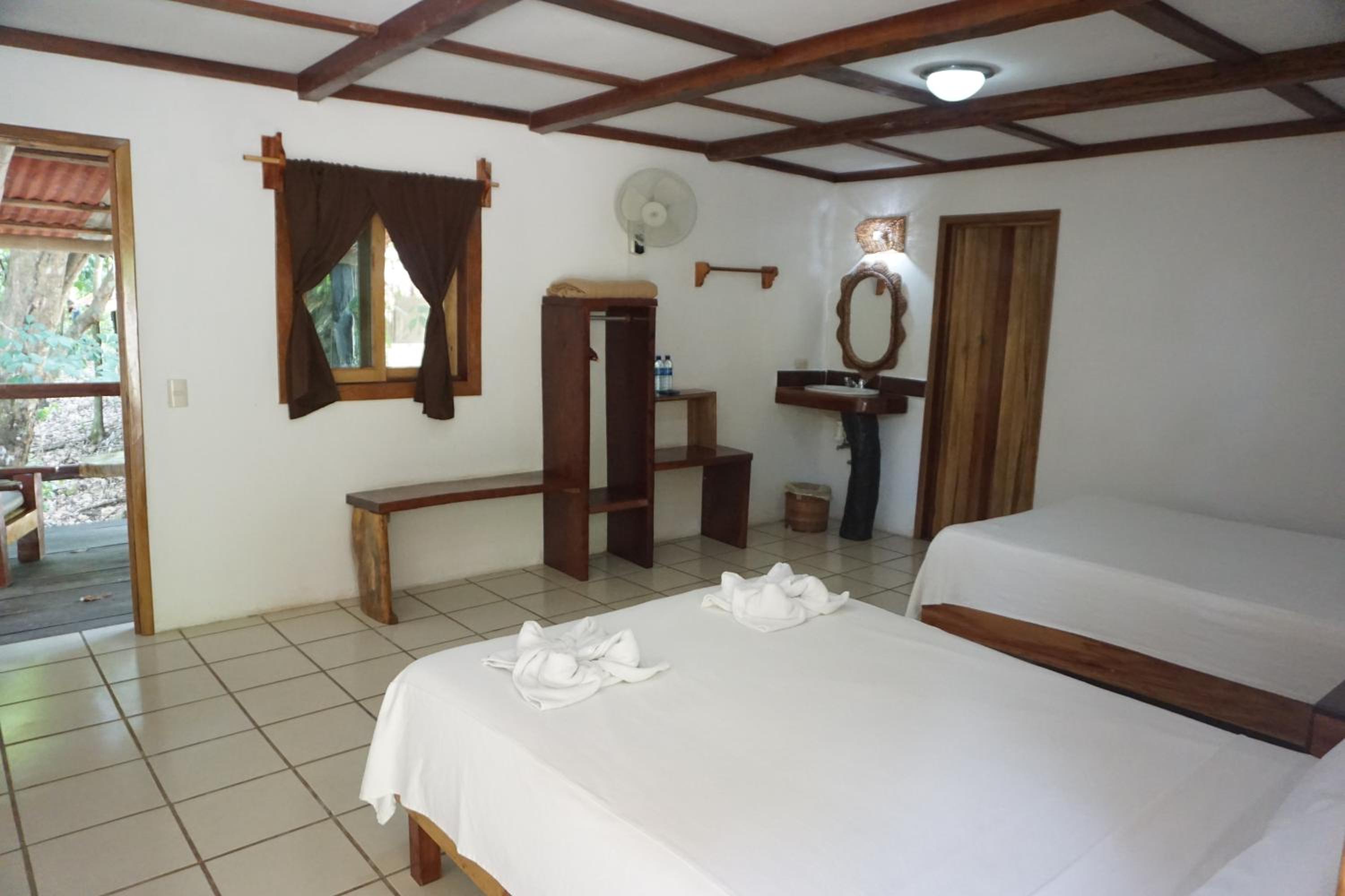 Twin Room - Photo 13