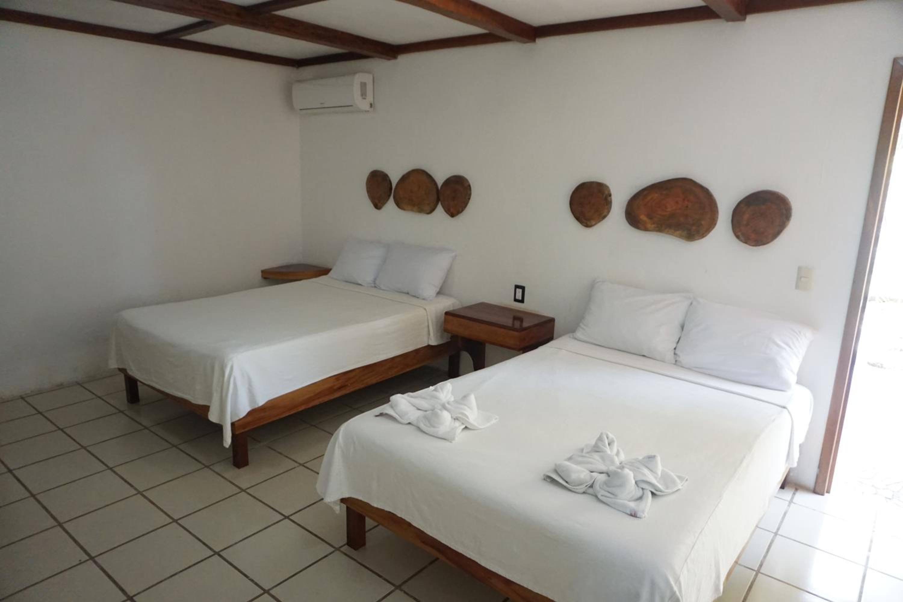 Twin Room - Photo 12