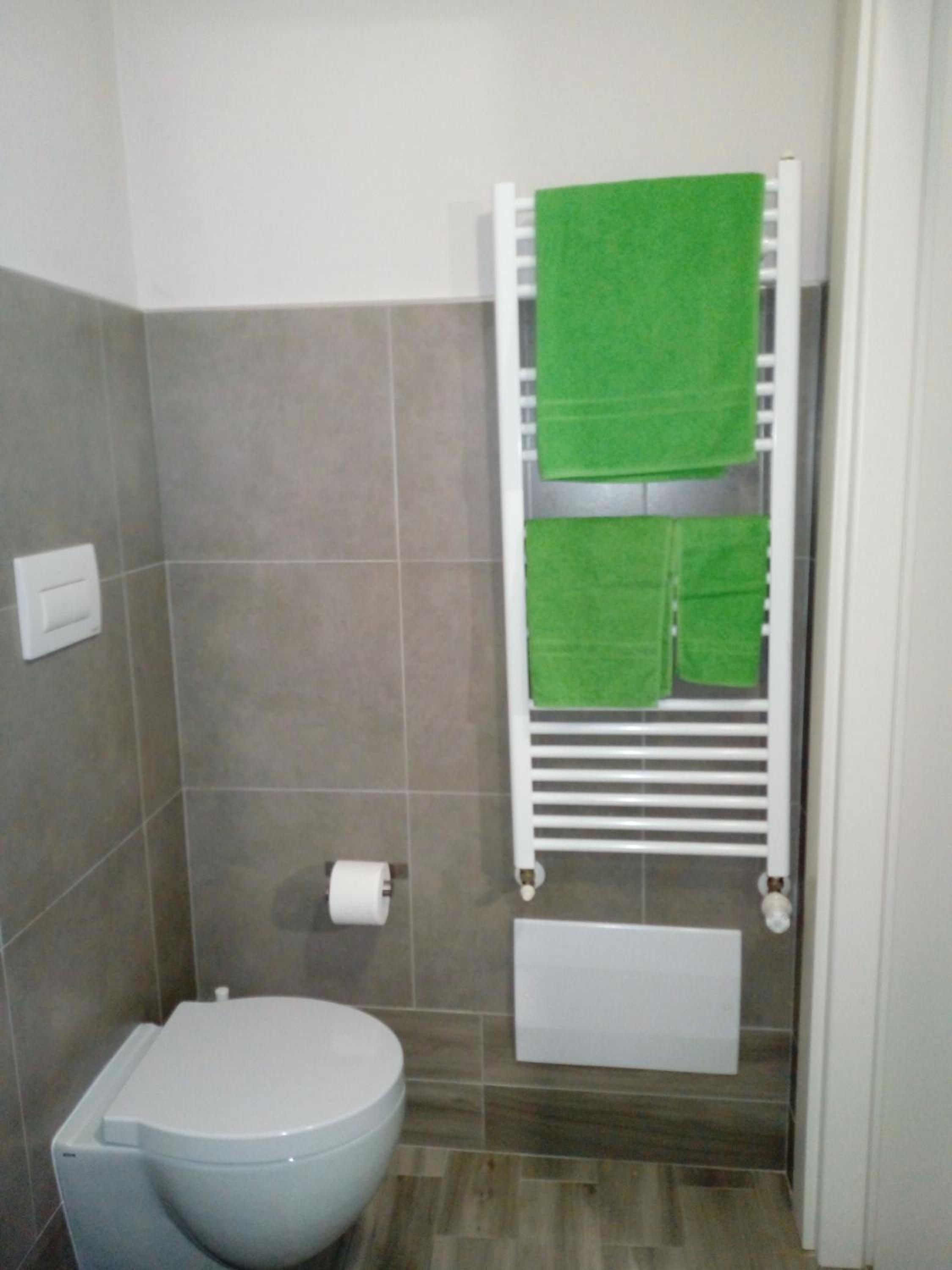 Standard King Room - Photo 10