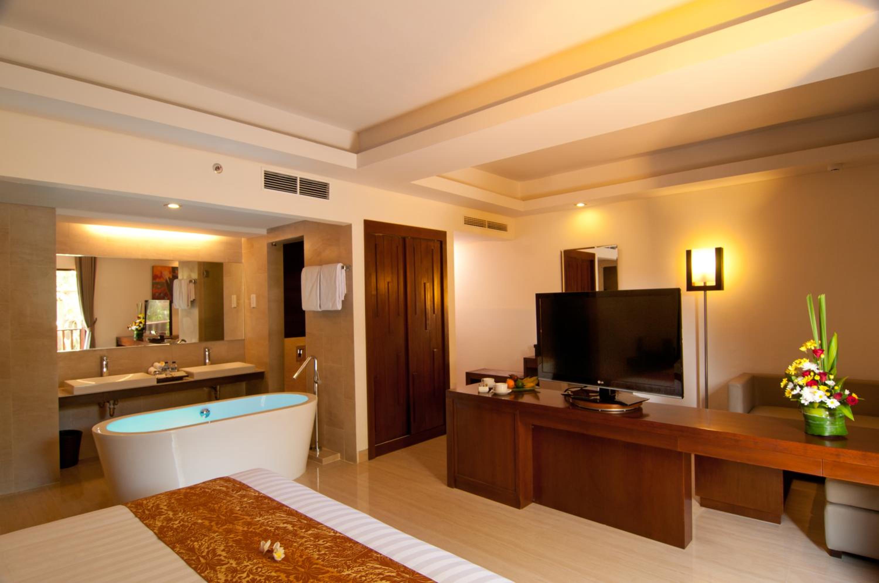 Honeymoon King Suite - Photo 4