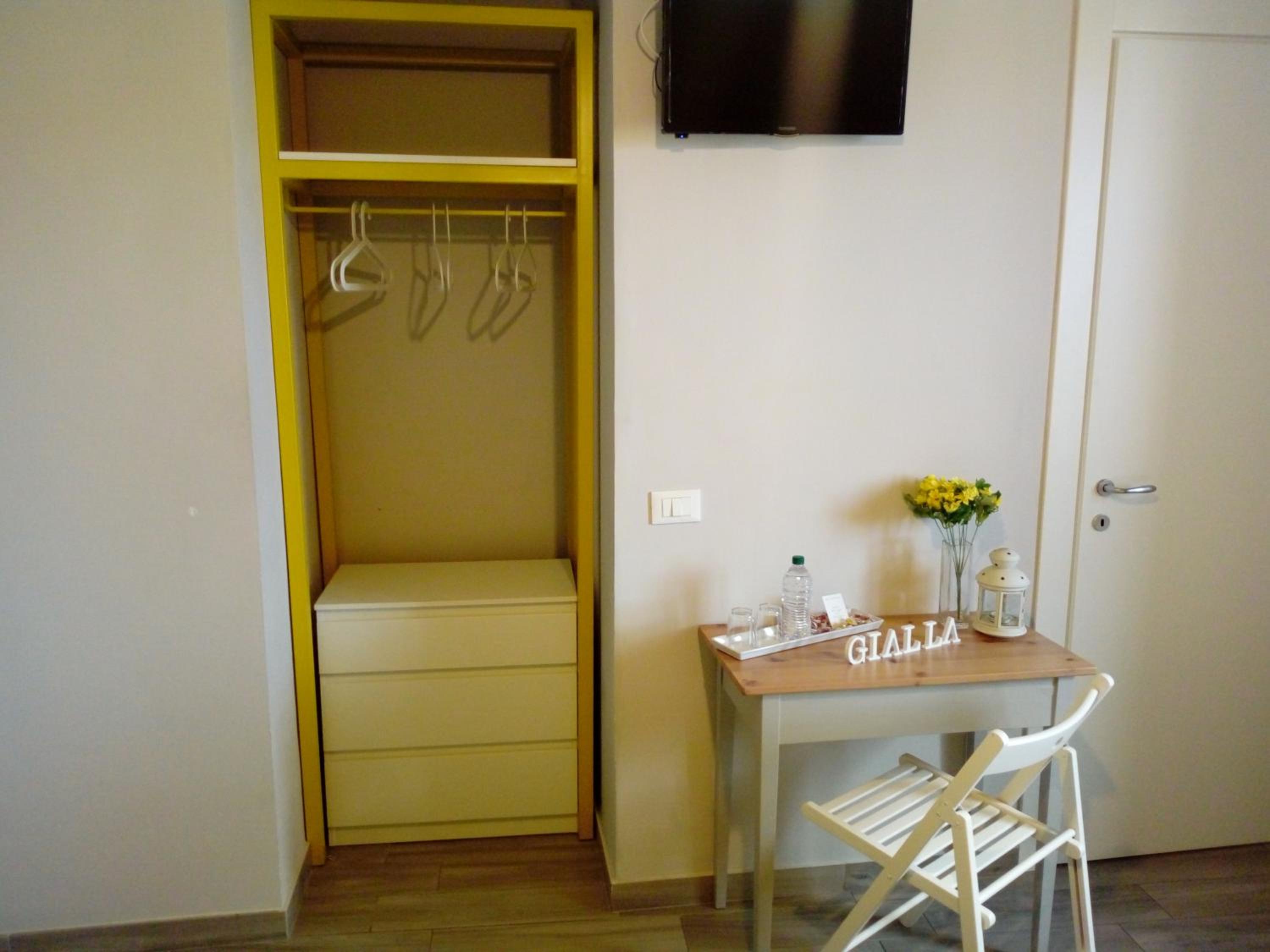 Standard King Room - Photo 6