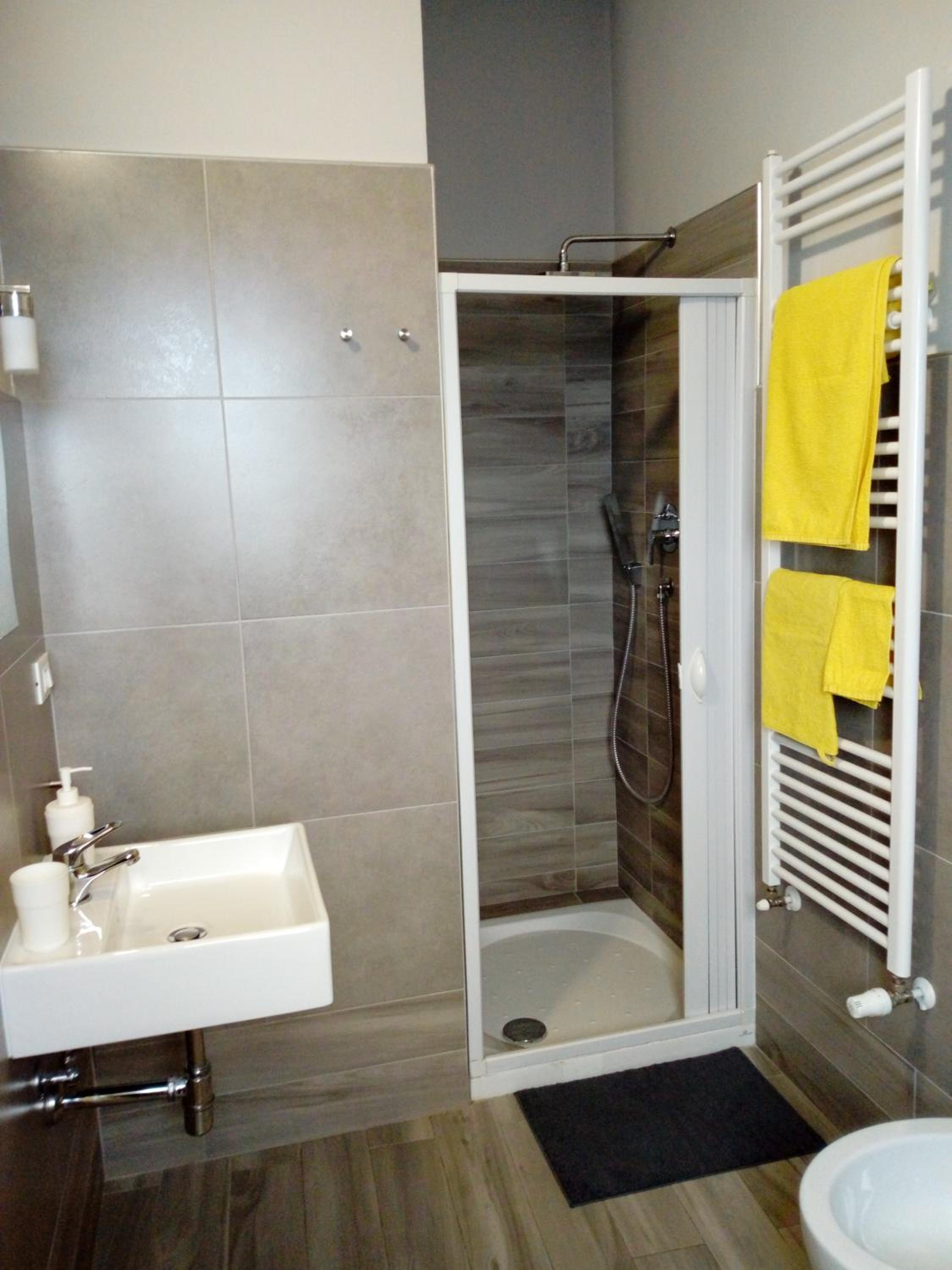 Standard King Room - Photo 4