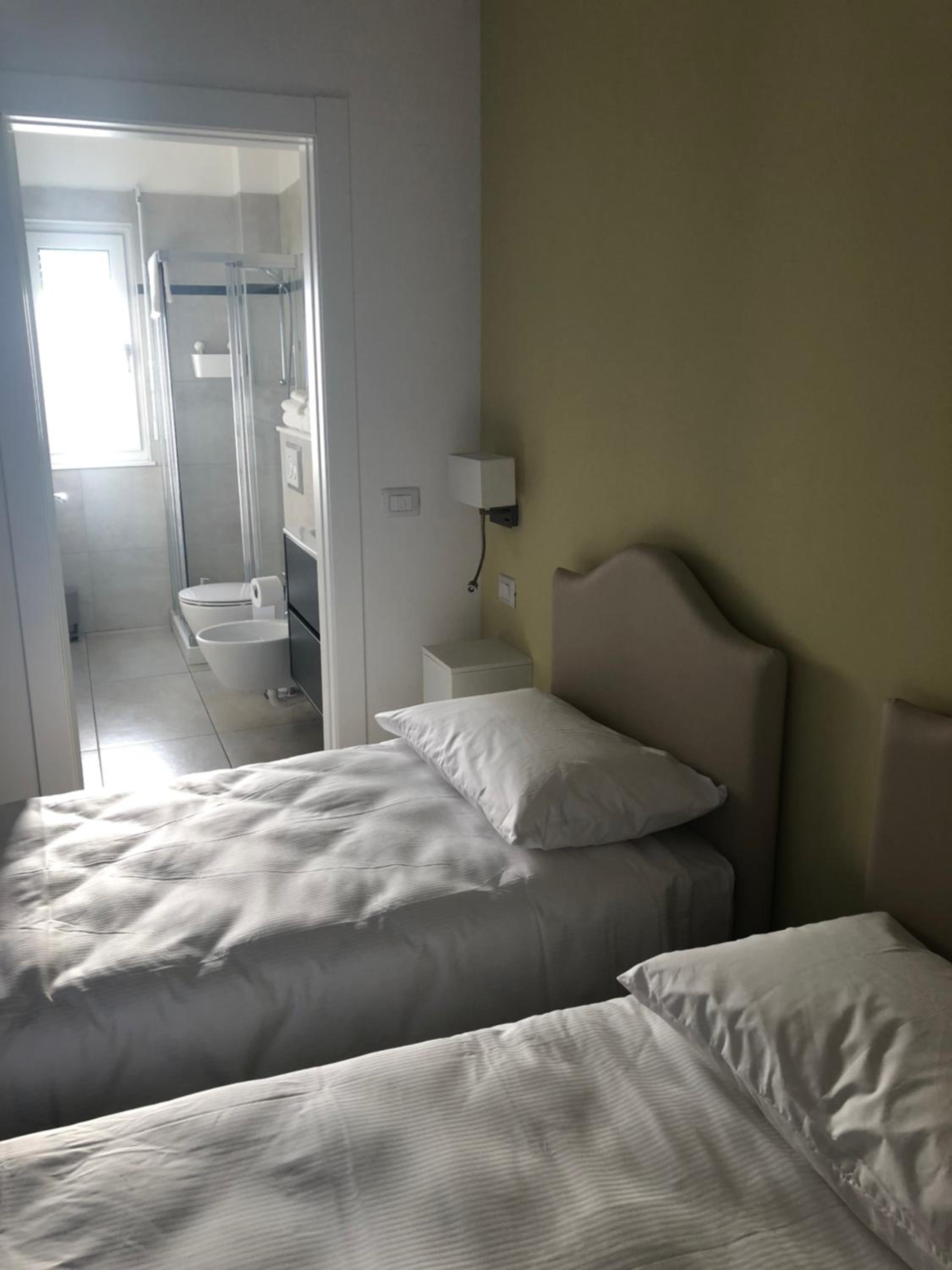 Twin Room with Extra Bed photo 2