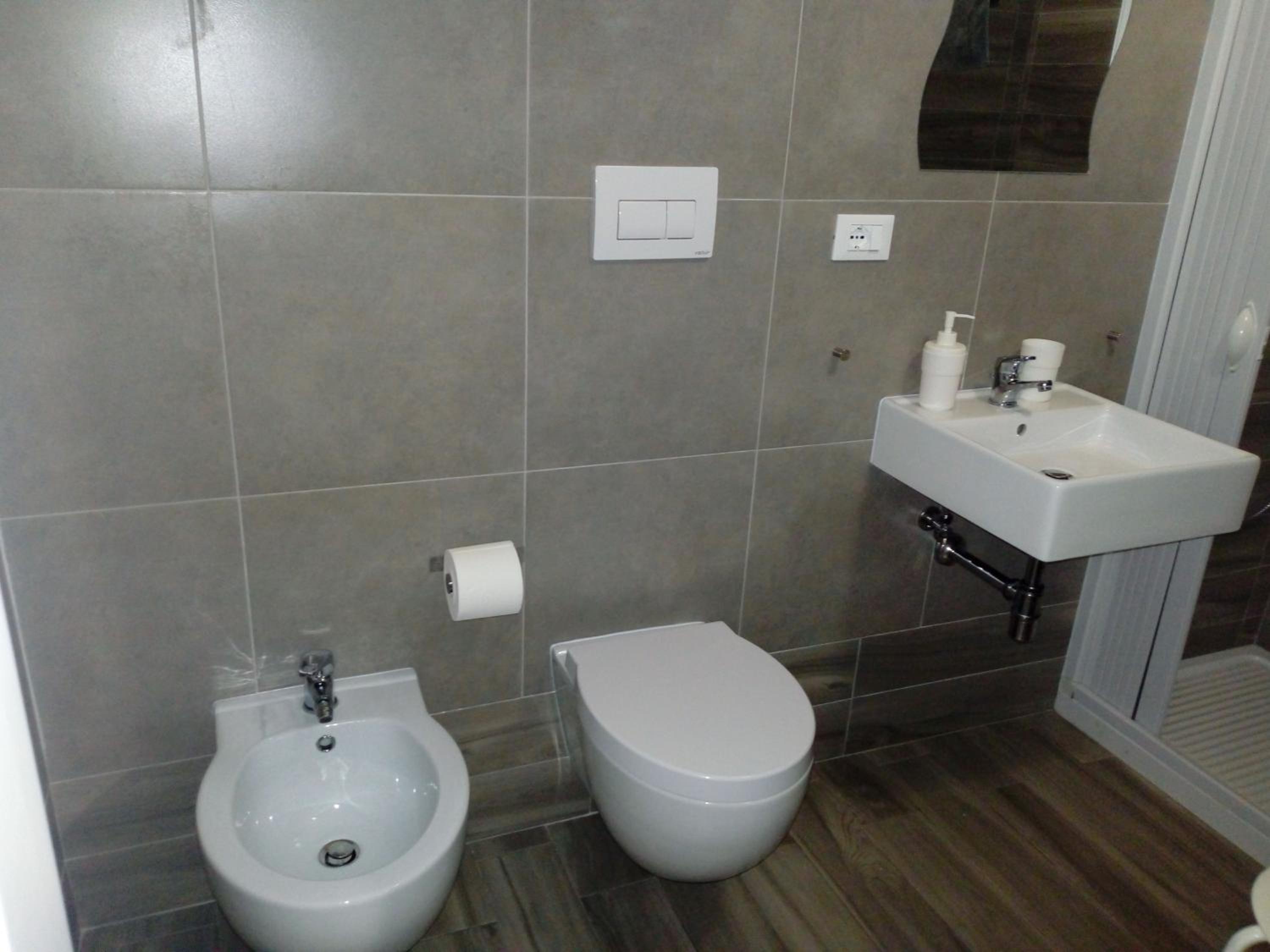 Standard Quadruple Room - Photo 9