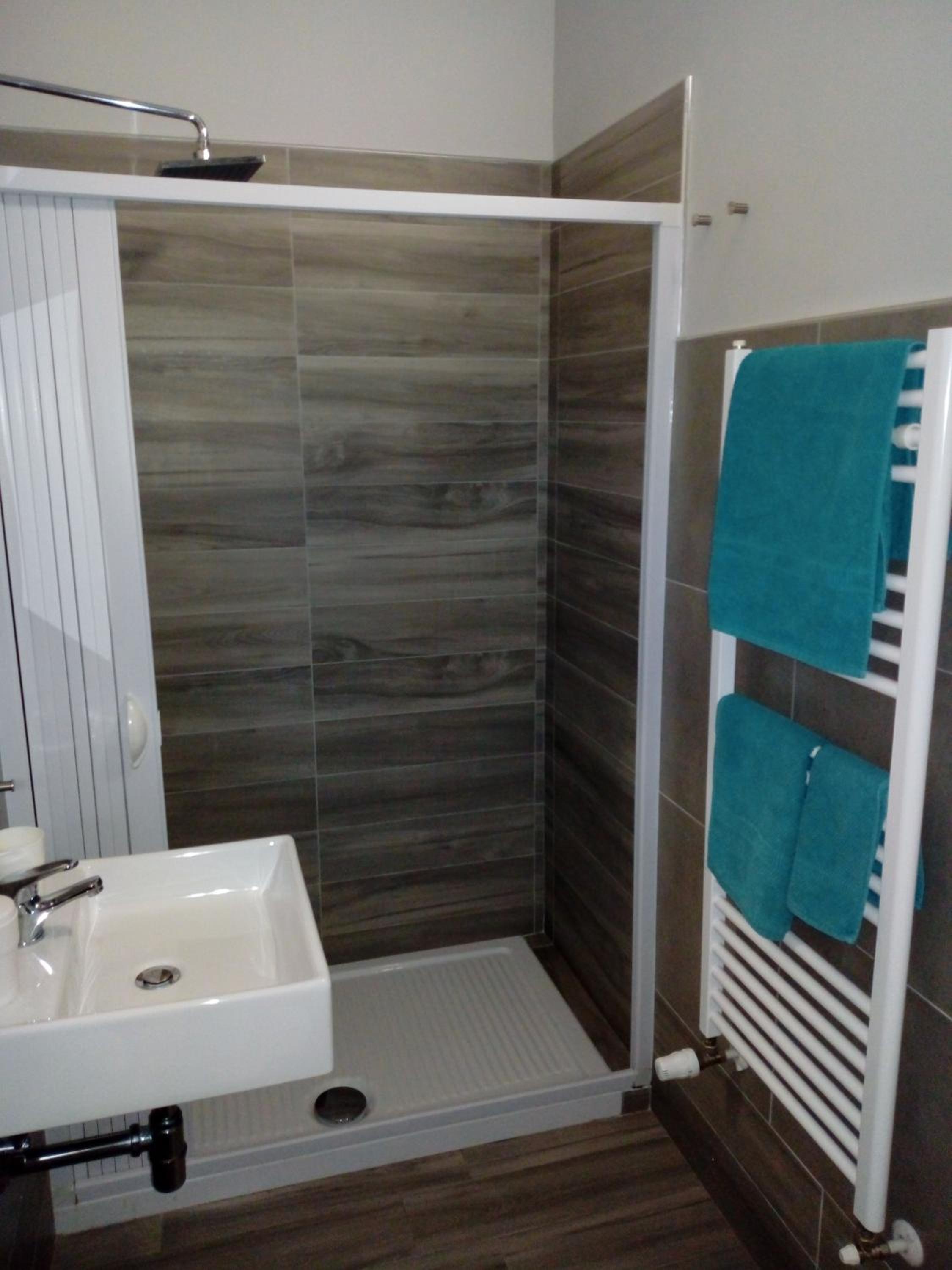 Standard Quadruple Room - Photo 8