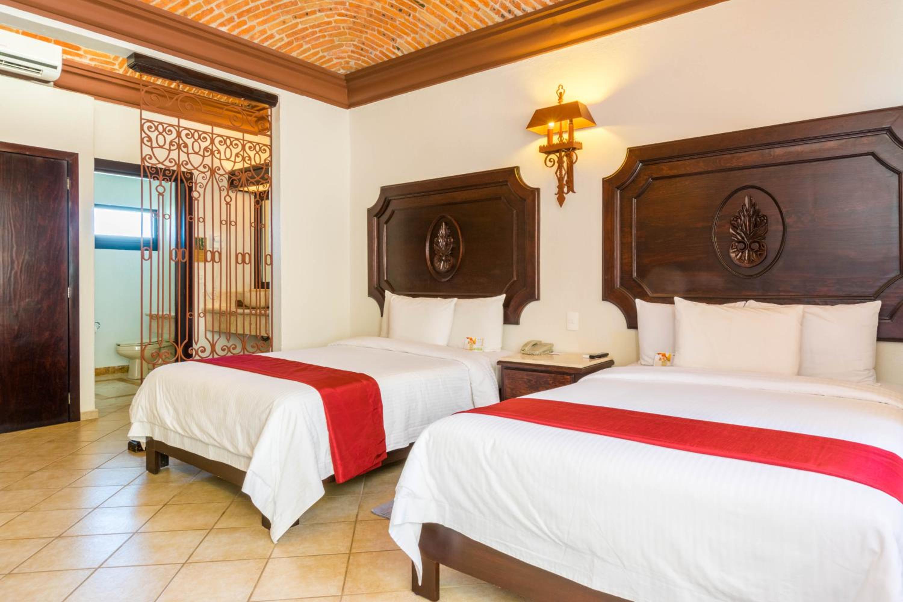 Double Room with Two Double Beds - Photo 18
