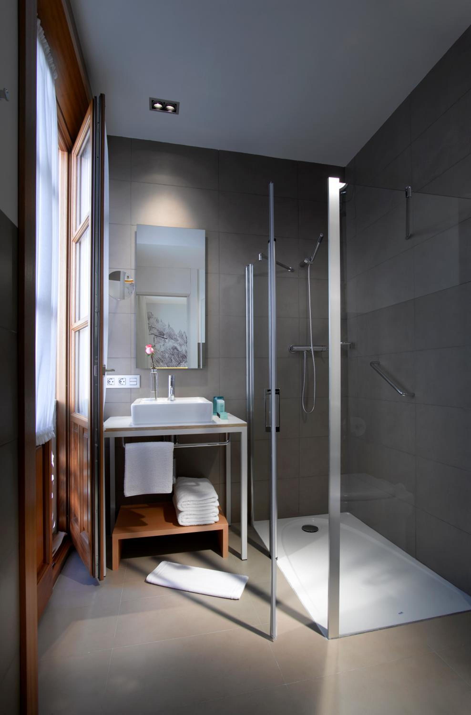 Deluxe Double or Twin Room - Photo 15