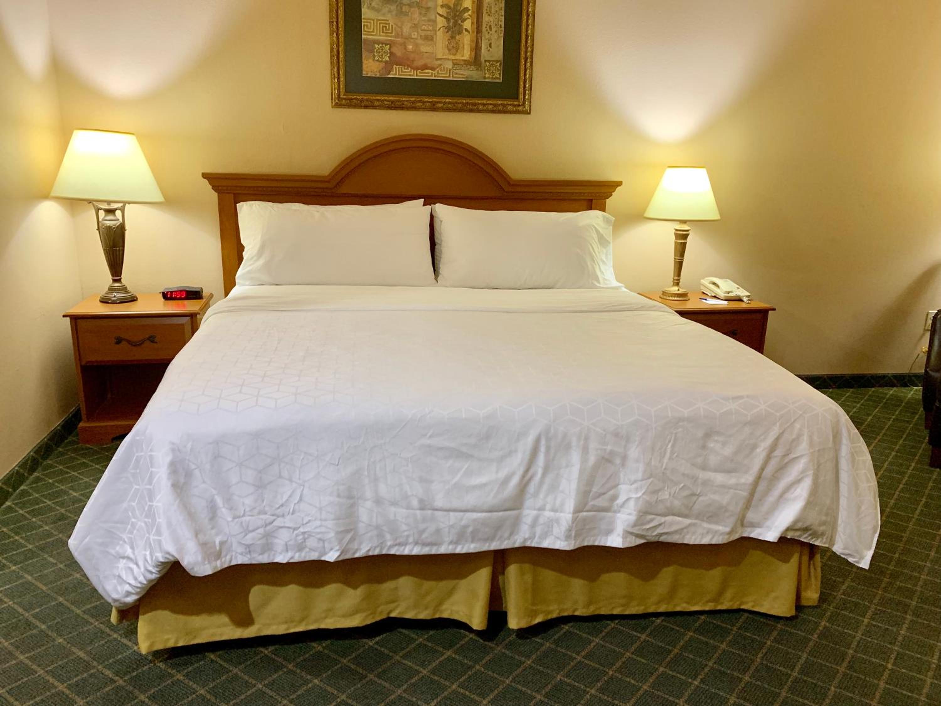 Standard King Room - Photo 1
