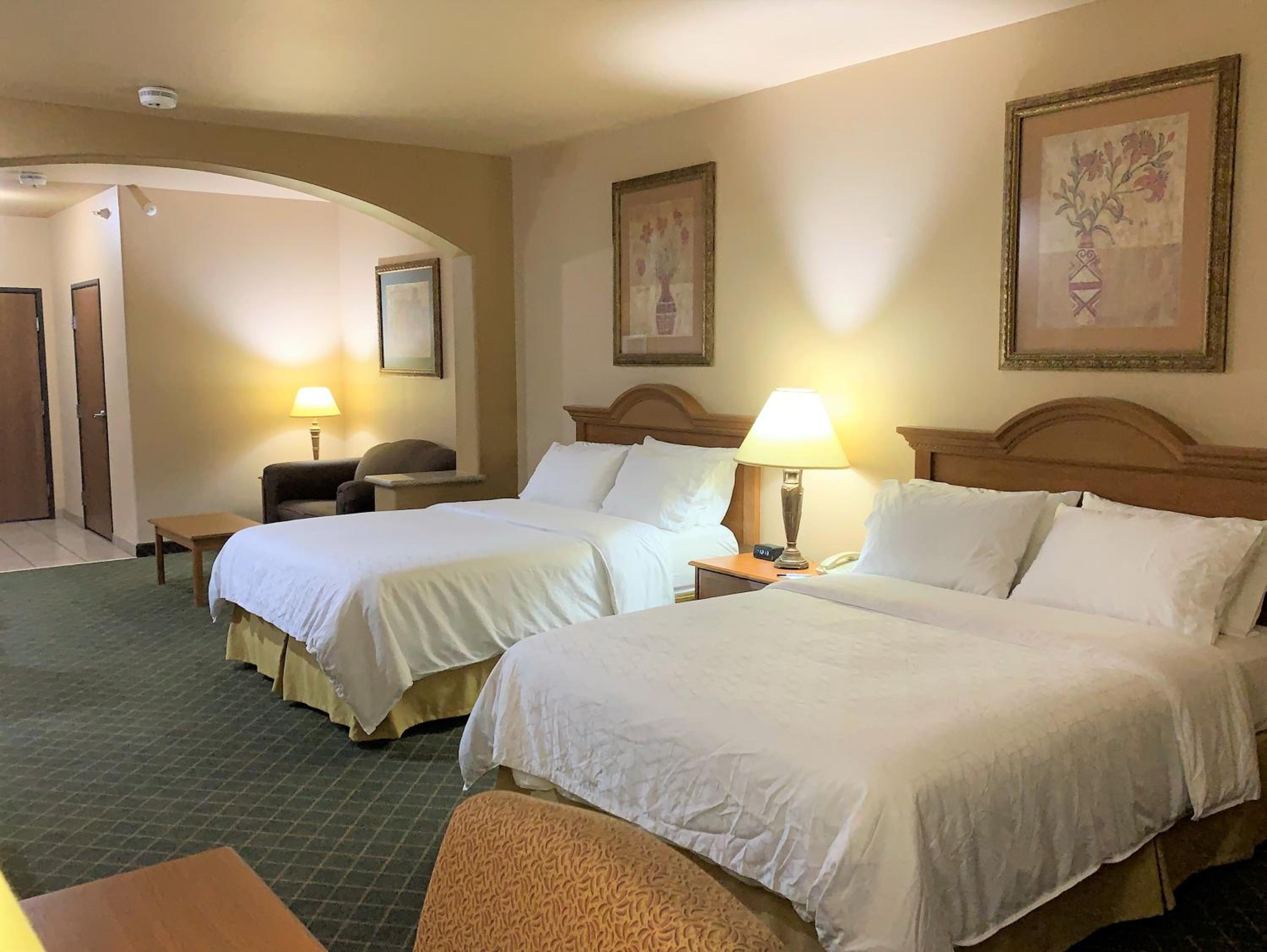 Suite with Two Queen Beds - Photo 2