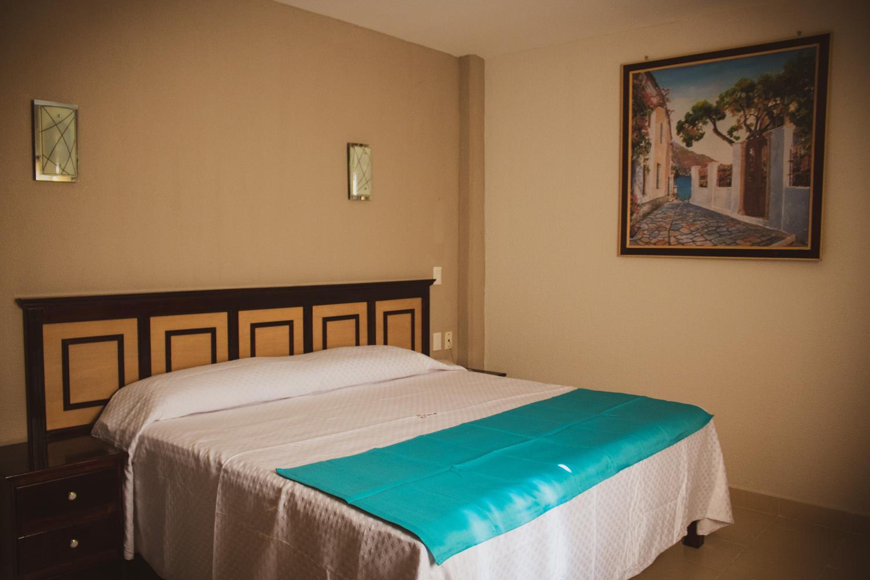 Deluxe Double Room (2 Adults + 1 Child) photo 3