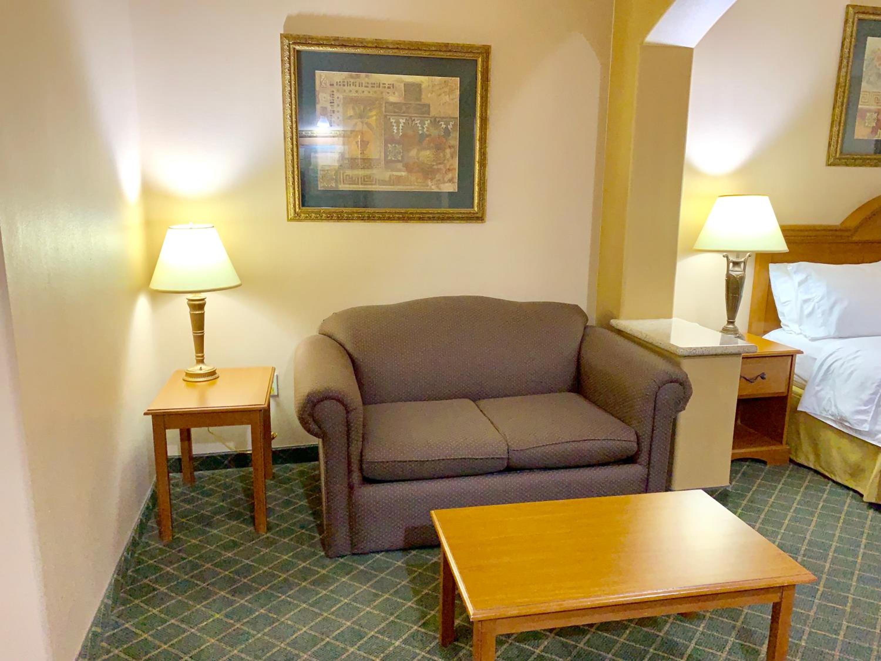 Suite with Two Queen Beds - Photo 1