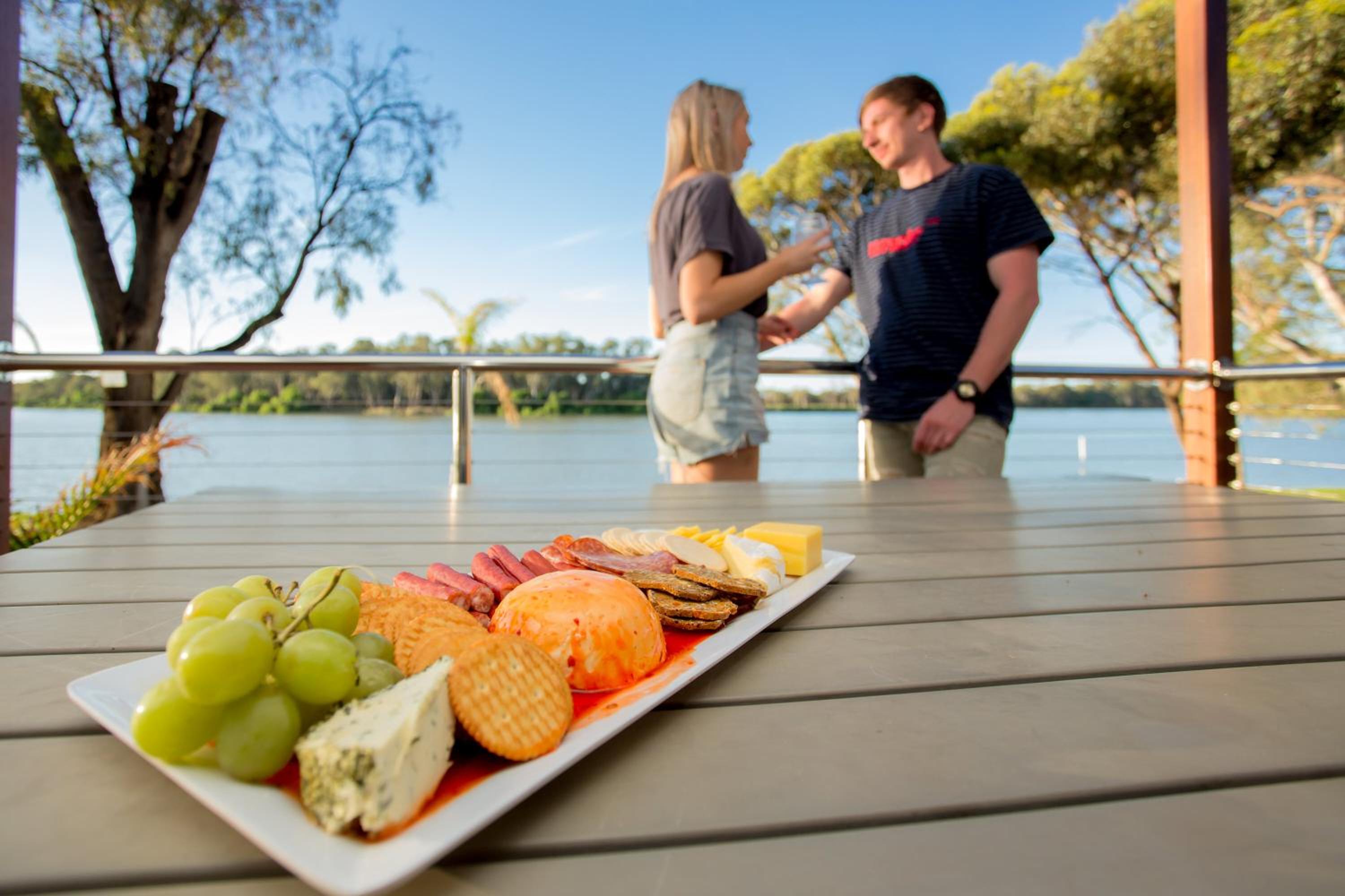Deluxe 3 Bedroom Riverfront Cabin - Sleeps 8 - Photo 4
